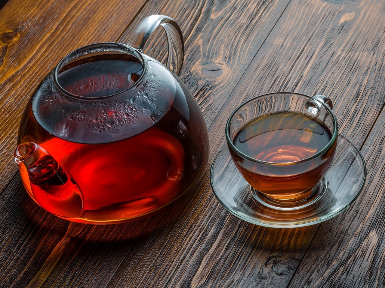 Обои напиток, чашка, чай, чайник, заварник, деревянная поверхность, drink, cup, tea, kettle, teapot, wooden surface разрешение 3840x2400 Загрузить