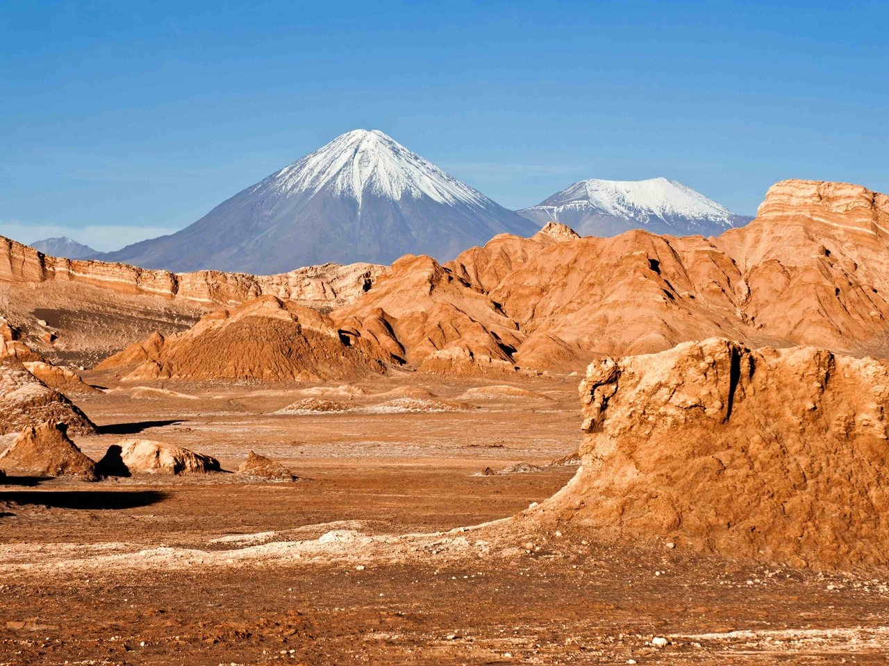 Обои пустыня, вулкан, вершина, чили, атакама, долина луны, xura, desert, the volcano, top, chile, atacama, valley of the moon разрешение 4256x2832 Загрузить