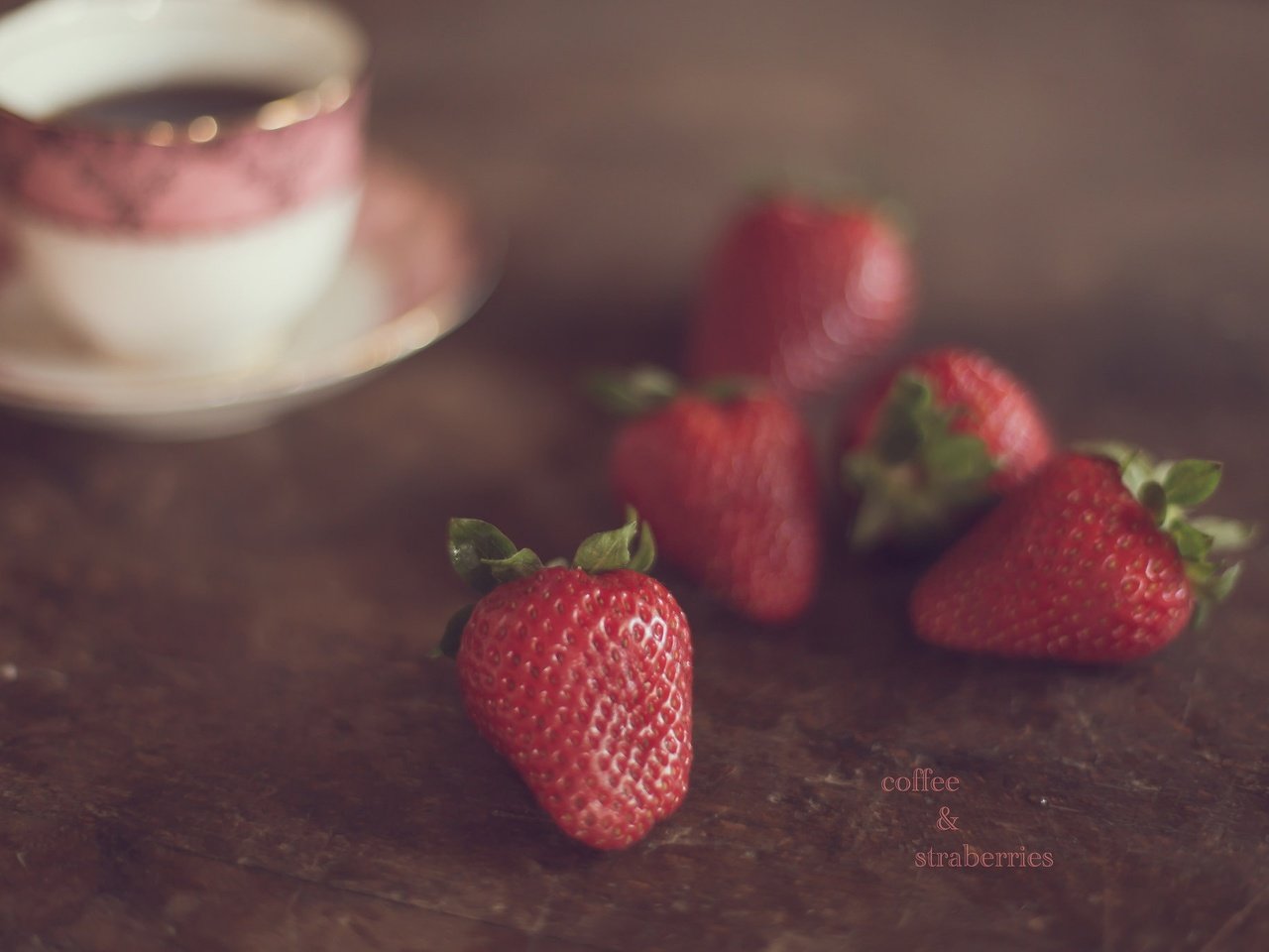 Обои клубника, кофе, ягоды, чашка, боке, strawberry, coffee, berries, cup, bokeh разрешение 2048x1365 Загрузить