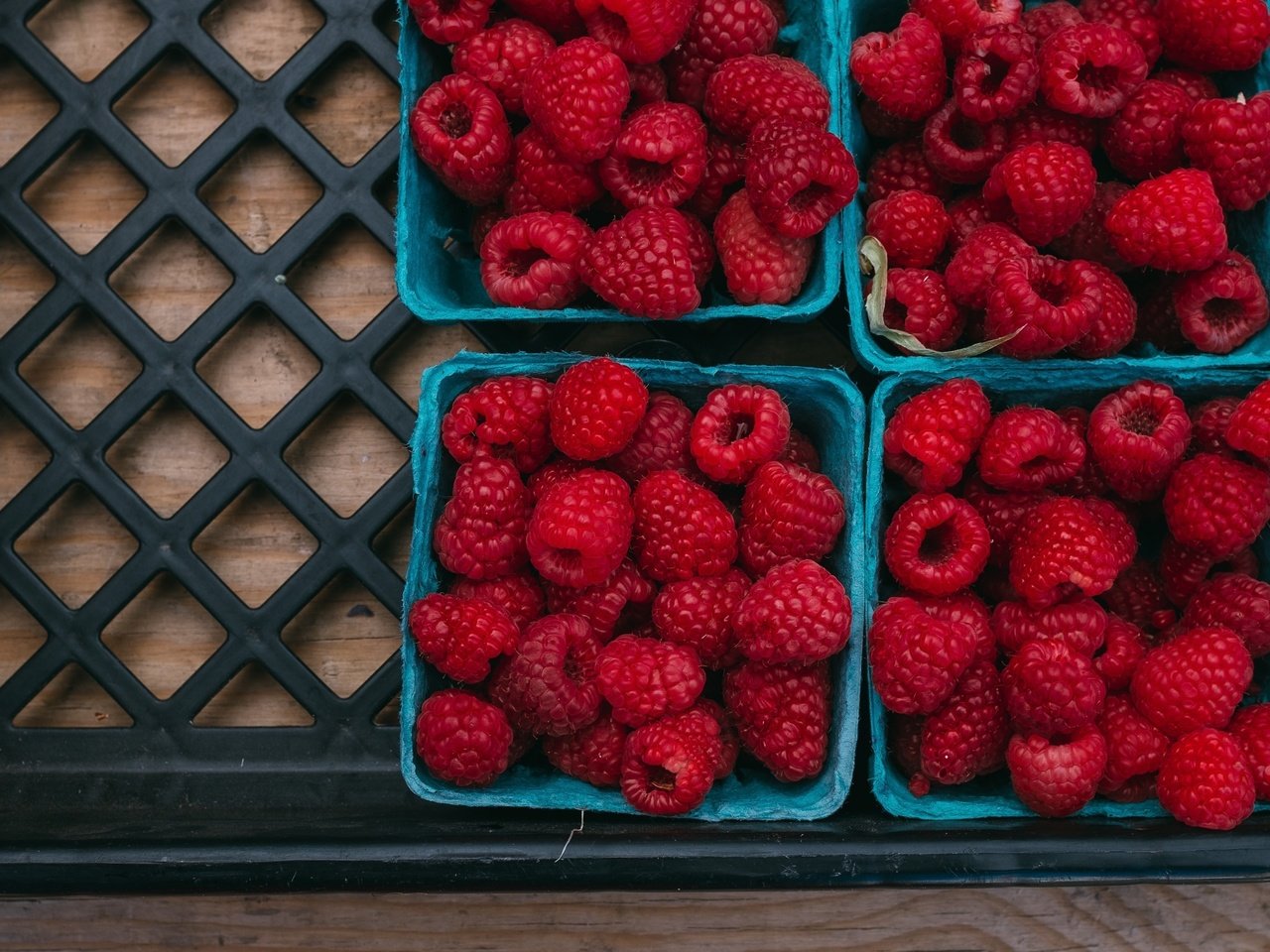 Обои малина, ягоды, много, урожай, контейнеры, ящик, коробочки, raspberry, berries, a lot, harvest, containers, box, boxes разрешение 3072x1728 Загрузить