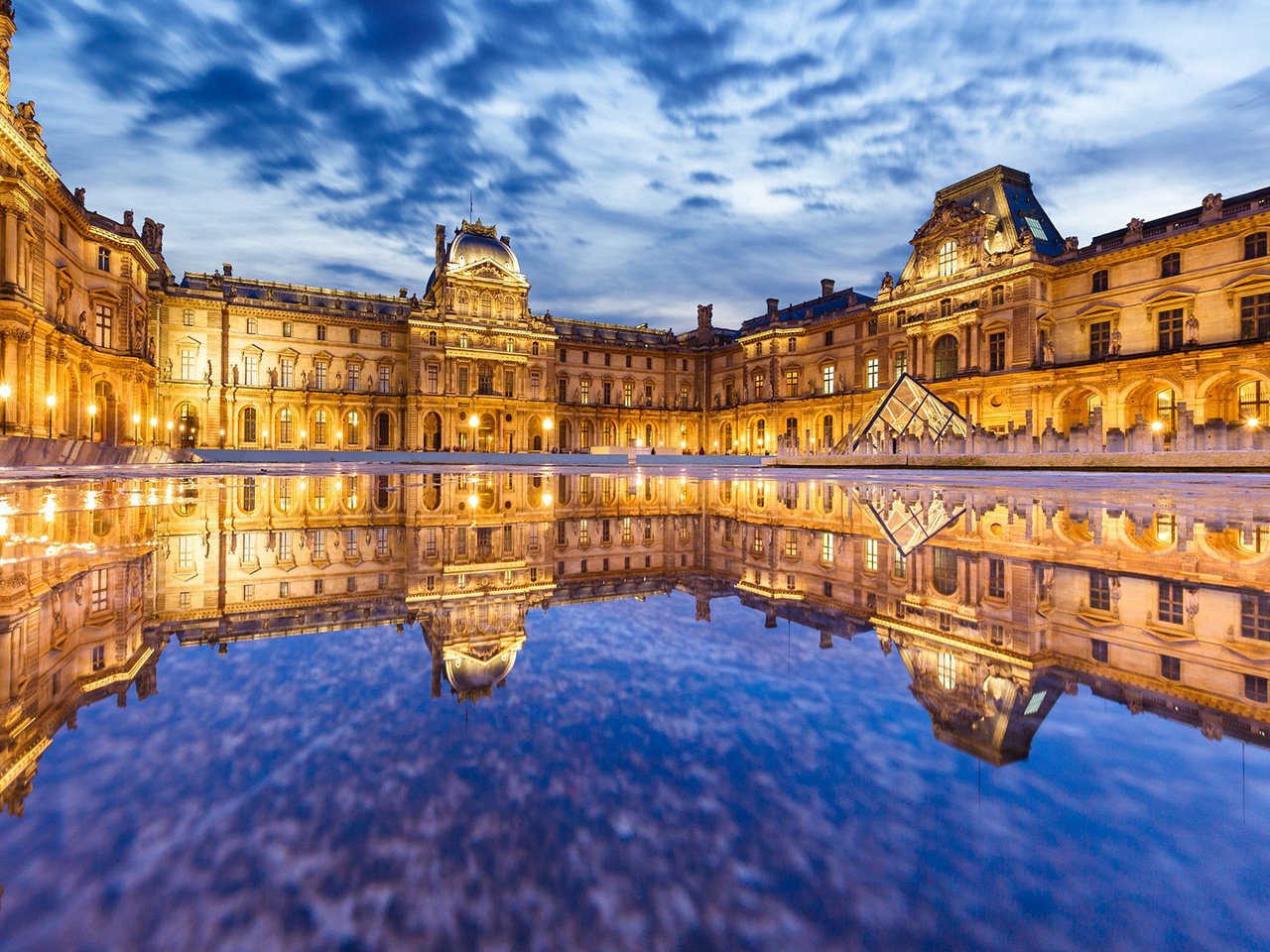 Обои вода, отражение, париж, здание, дворец, франция, лувр, water, reflection, paris, the building, palace, france, the louvre разрешение 1920x1200 Загрузить