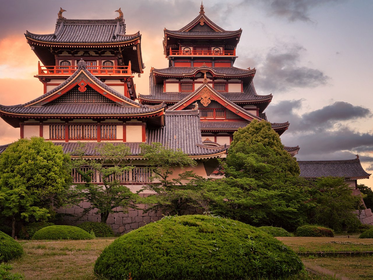 Обои закат, замок, япония, киото, архитектура, замок фусими, sunset, castle, japan, kyoto, architecture разрешение 1920x1200 Загрузить