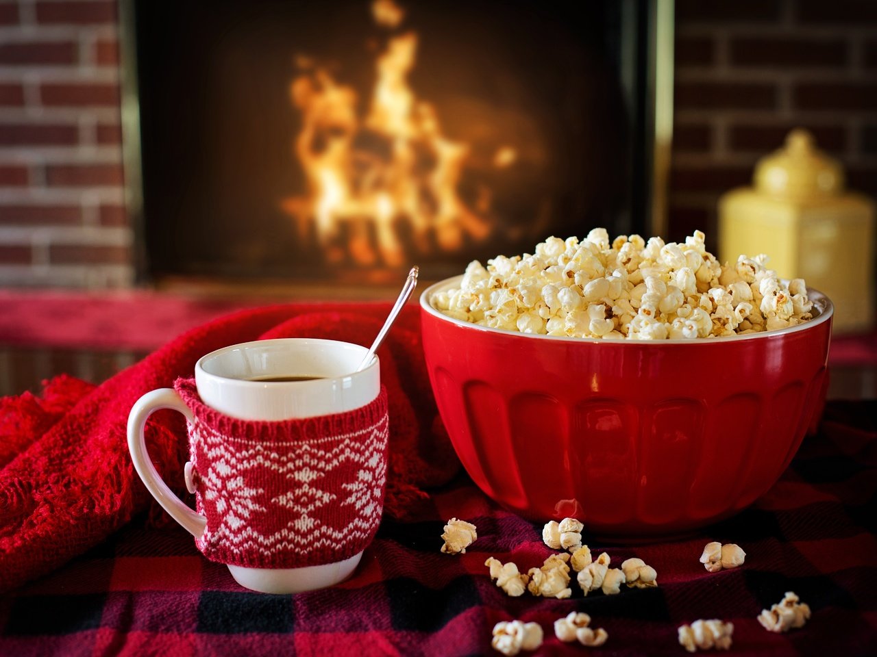 Обои кофе, кружка, камин, чашка, чай, попкорн, чай.камин, coffee, mug, fireplace, cup, tea, popcorn, tea.fireplace разрешение 5760x3840 Загрузить