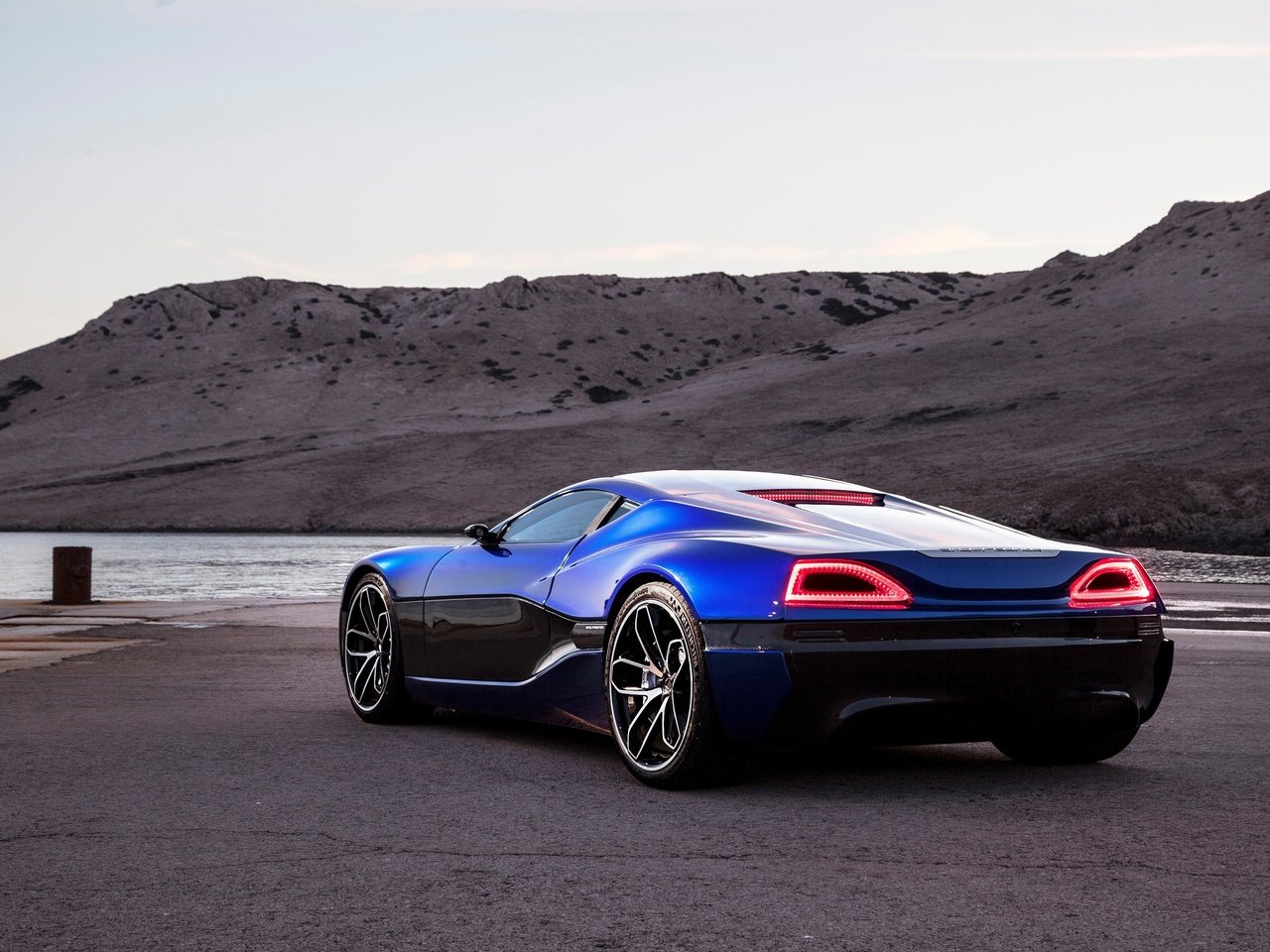 Обои синий, автомобиль, concept, сзади, электрокар, римак, rimac, blue, car, back, electric car разрешение 4096x2731 Загрузить