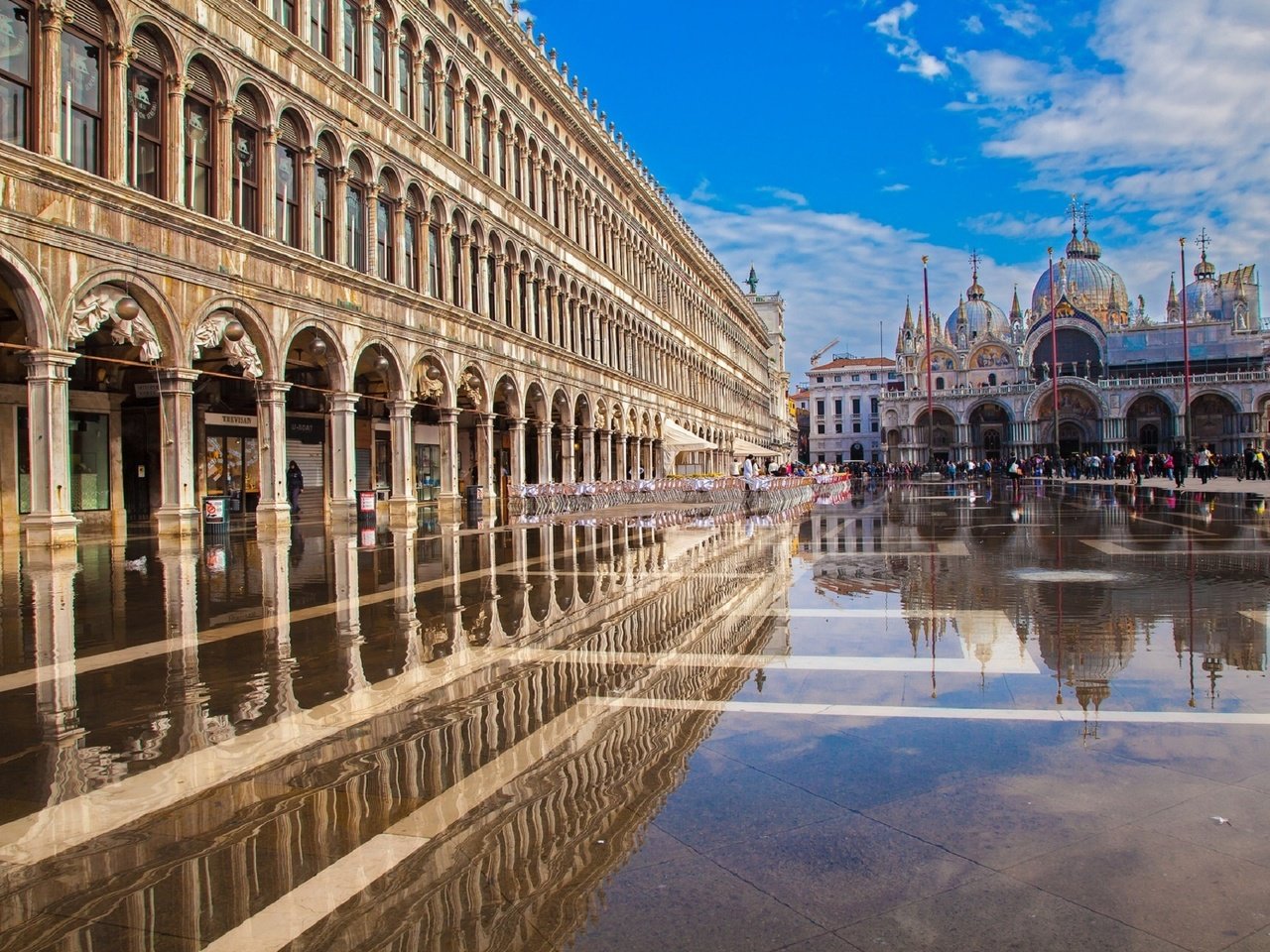 Обои отражение, собор, венеция, италия, дворец, doges palace, st. marks basilica, reflection, cathedral, venice, italy, palace разрешение 1920x1280 Загрузить