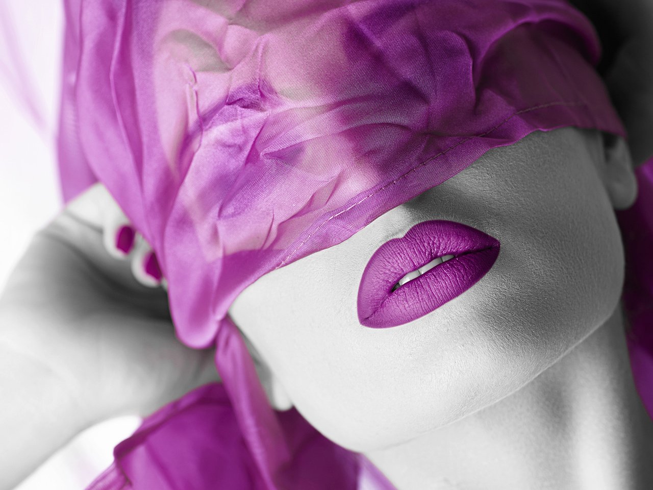 Обои девушка, фиолетовый, креатив, губы, лицо, вуаль, girl, purple, creative, lips, face, veil разрешение 2880x1800 Загрузить
