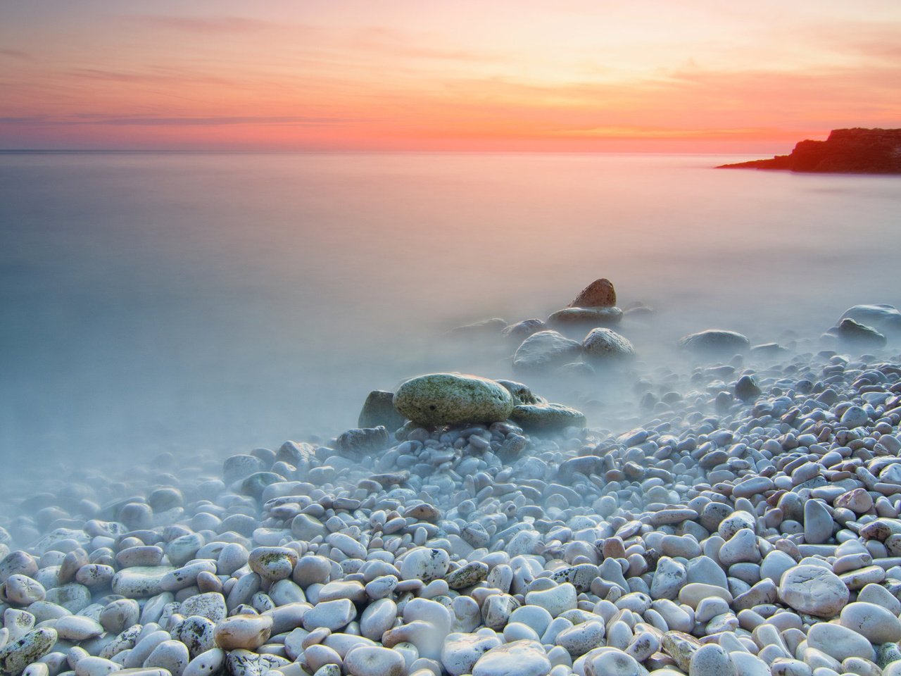 Обои небо, камни, берег, пейзаж, море, горизонт, the sky, stones, shore, landscape, sea, horizon разрешение 1920x1200 Загрузить