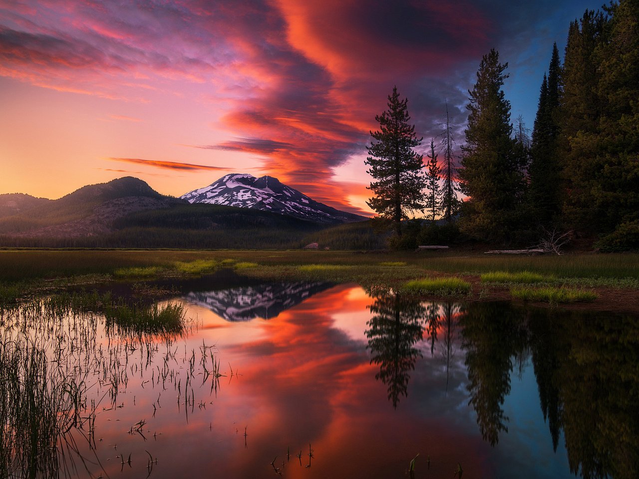 Обои небо, закат солнца, сша, вода, озеро, горы, природа, лес, закат, отражение, the sky, usa, water, lake, mountains, nature, forest, sunset, reflection разрешение 2048x1366 Загрузить