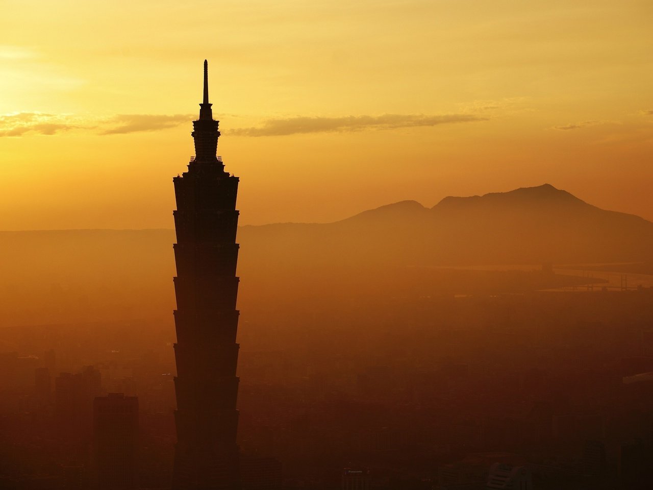 Обои туман, город, дом, тайбэй, тайвань, небоскрёб, fog, the city, house, taipei, taiwan, skyscraper разрешение 2560x1600 Загрузить