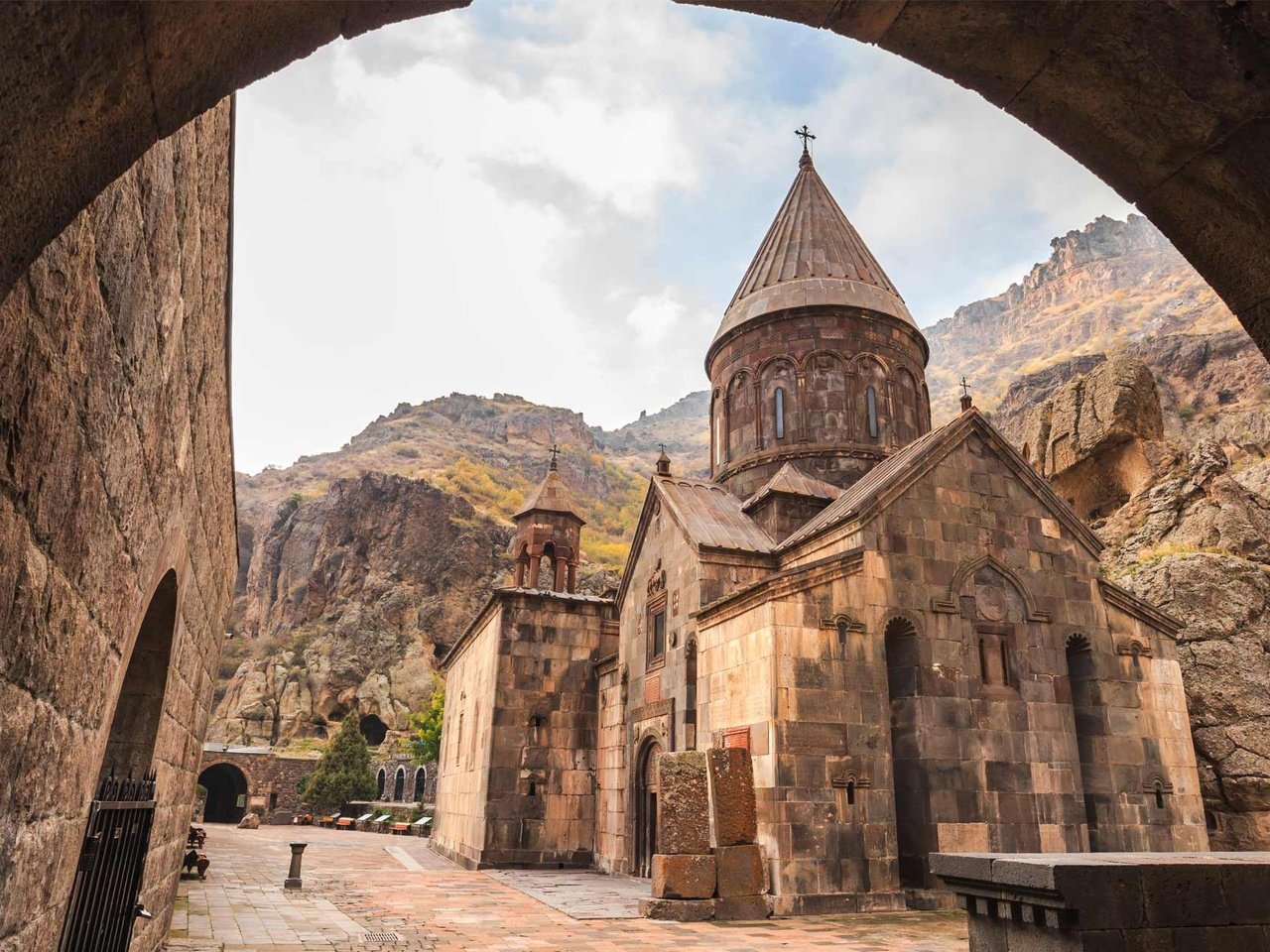 Обои храм, церковь, армения, айастан, vanq, geghard, temple, church, armenia, hayastan разрешение 1920x1280 Загрузить