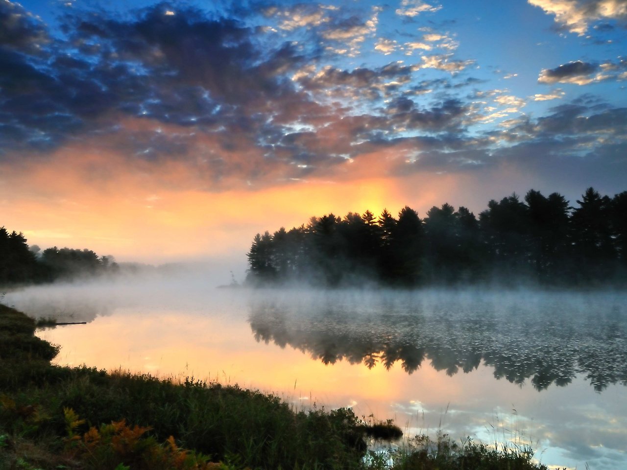 Обои облака, деревья, река, природа, лес, закат, пейзаж, туман, clouds, trees, river, nature, forest, sunset, landscape, fog разрешение 2560x1600 Загрузить