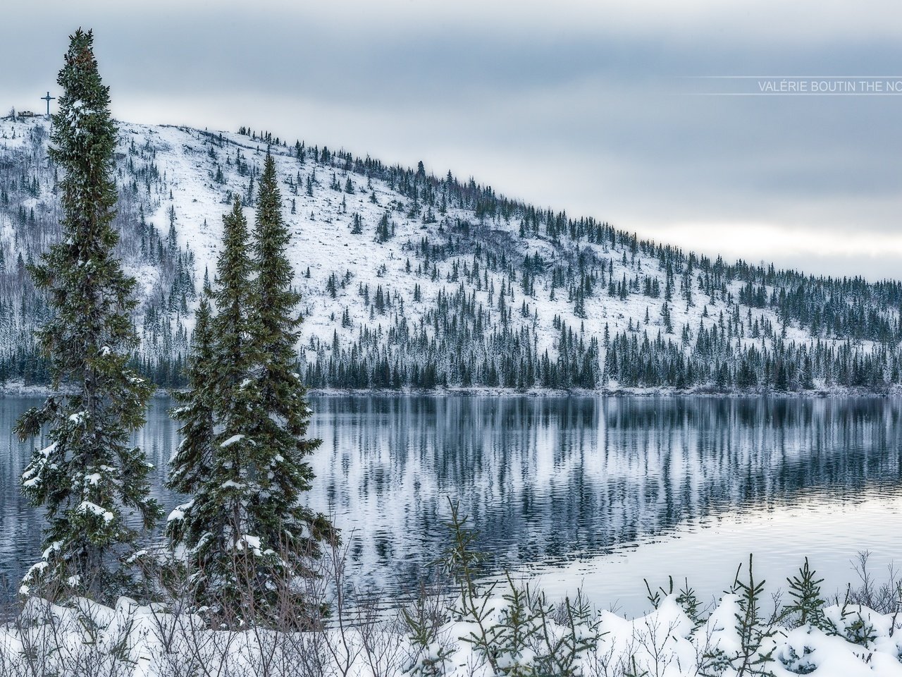 Обои озеро, снег, дерево, зима, гора, он, lake, snow, tree, winter, mountain, it разрешение 5631x3167 Загрузить