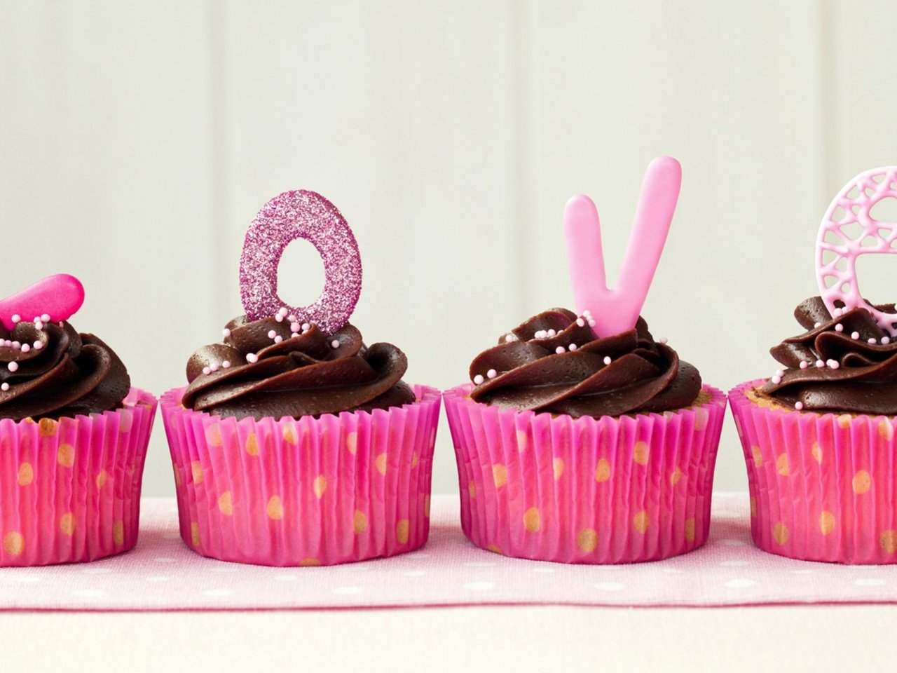 Обои десерт, день святого валентина, кексы, капкейки, dessert, valentine's day, cupcakes разрешение 1920x1080 Загрузить