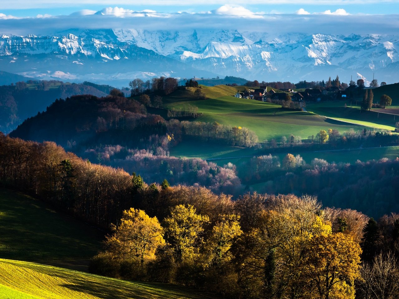 Обои облака, деревья, горы, осень, швейцария, берн, clouds, trees, mountains, autumn, switzerland, bern разрешение 2048x1381 Загрузить