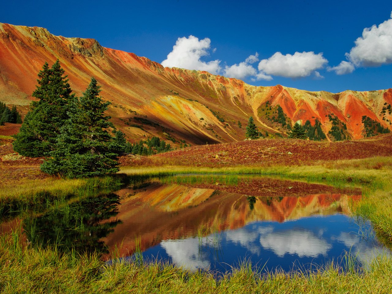 Обои небо, облака, деревья, озеро, горы, природа, отражение, jeanine leech, the sky, clouds, trees, lake, mountains, nature, reflection разрешение 1920x1080 Загрузить