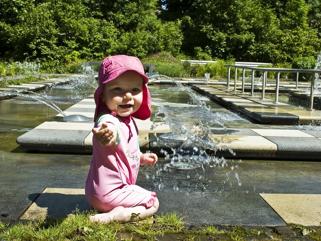 Обои вода, парк, дети, сад, фонтан, ребенок, water, park, children, garden, fountain, child разрешение 3504x2336 Загрузить