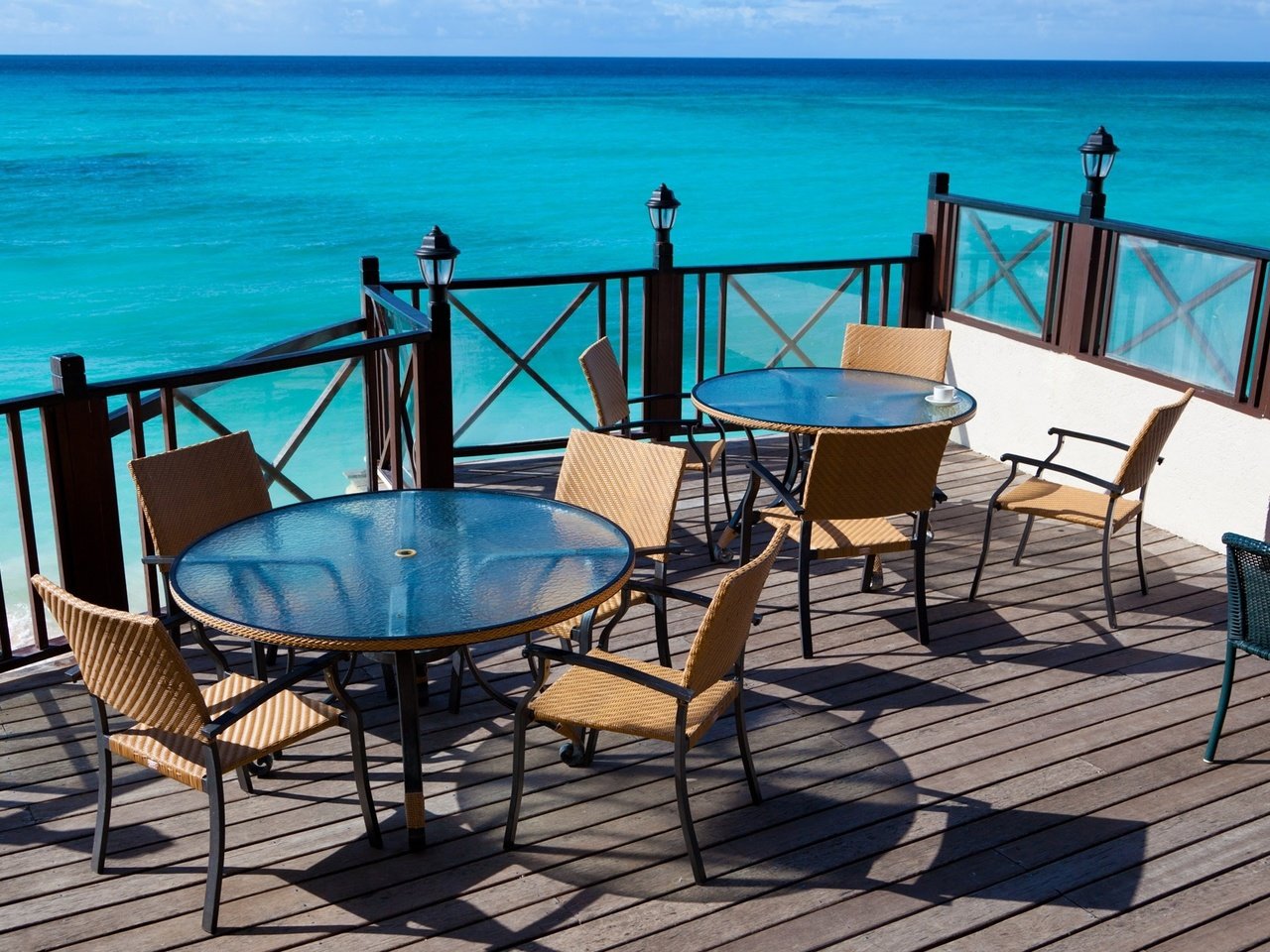 Обои море, кафе, столы, стулья, sea, cafe, tables, chairs разрешение 1920x1280 Загрузить