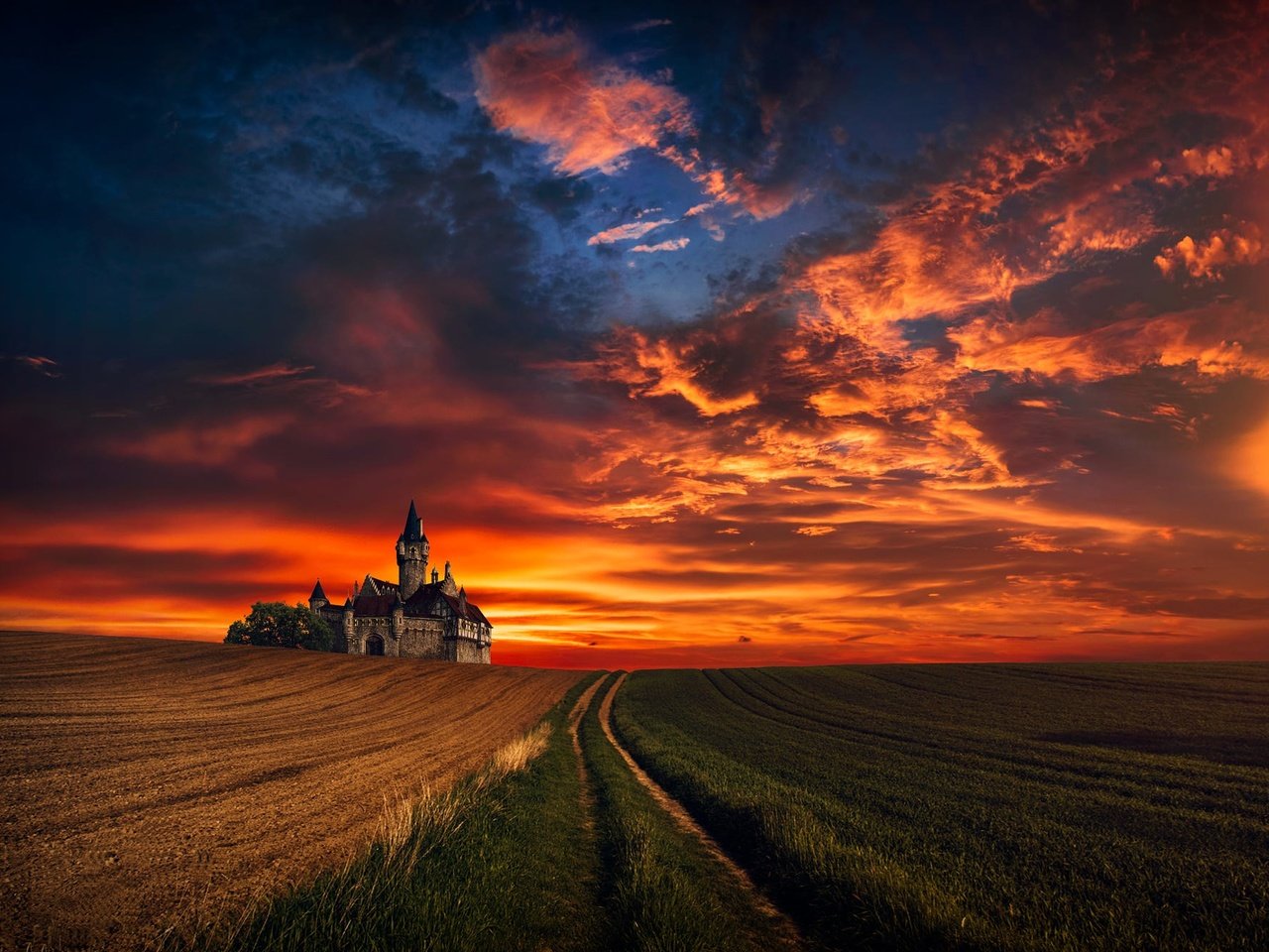 Обои небо, облака, закат, поля, горизонт, замок, hmetosche, hmetoch inadias, the sky, clouds, sunset, field, horizon, castle разрешение 2000x1328 Загрузить