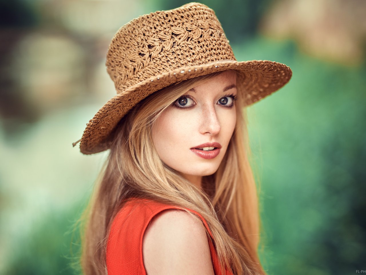 Обои фон, блондинка, портрет, лицо, шляпа, боке, lods franck, perrine, background, blonde, portrait, face, hat, bokeh разрешение 2048x1365 Загрузить