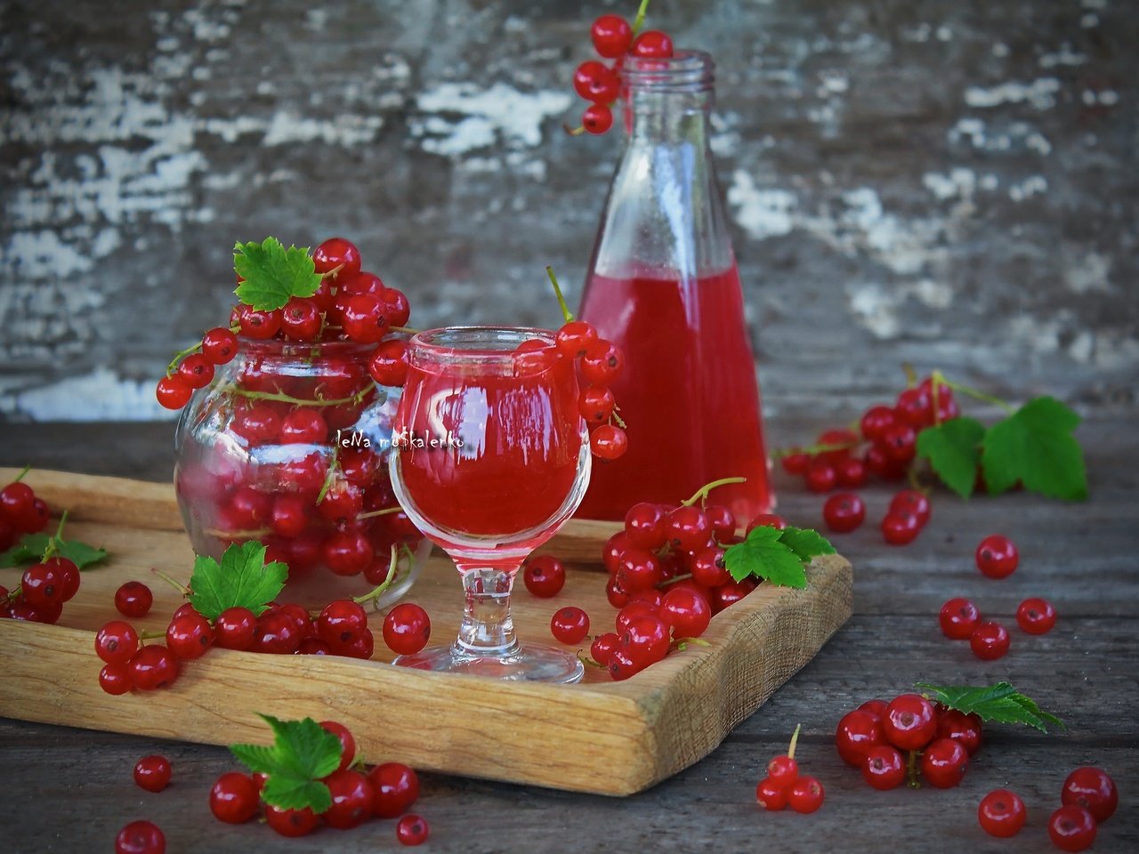 Обои напиток, ягода, красная смородина, смородина, сок, drink, berry, red currant, currants, juice разрешение 2048x1365 Загрузить