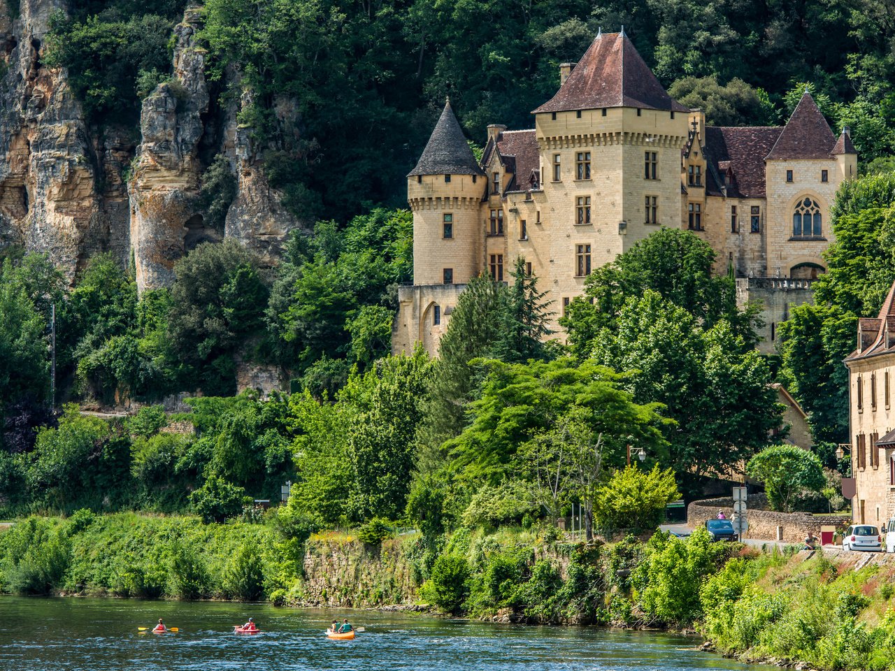 Обои деревья, la roque gageac, ла-рок-гажак, река, chateau de la mallantrie, скалы, берег, замок, город, франция, утес, trees, la roque-gageac, river, rocks, shore, castle, the city, france, rock разрешение 2560x1600 Загрузить