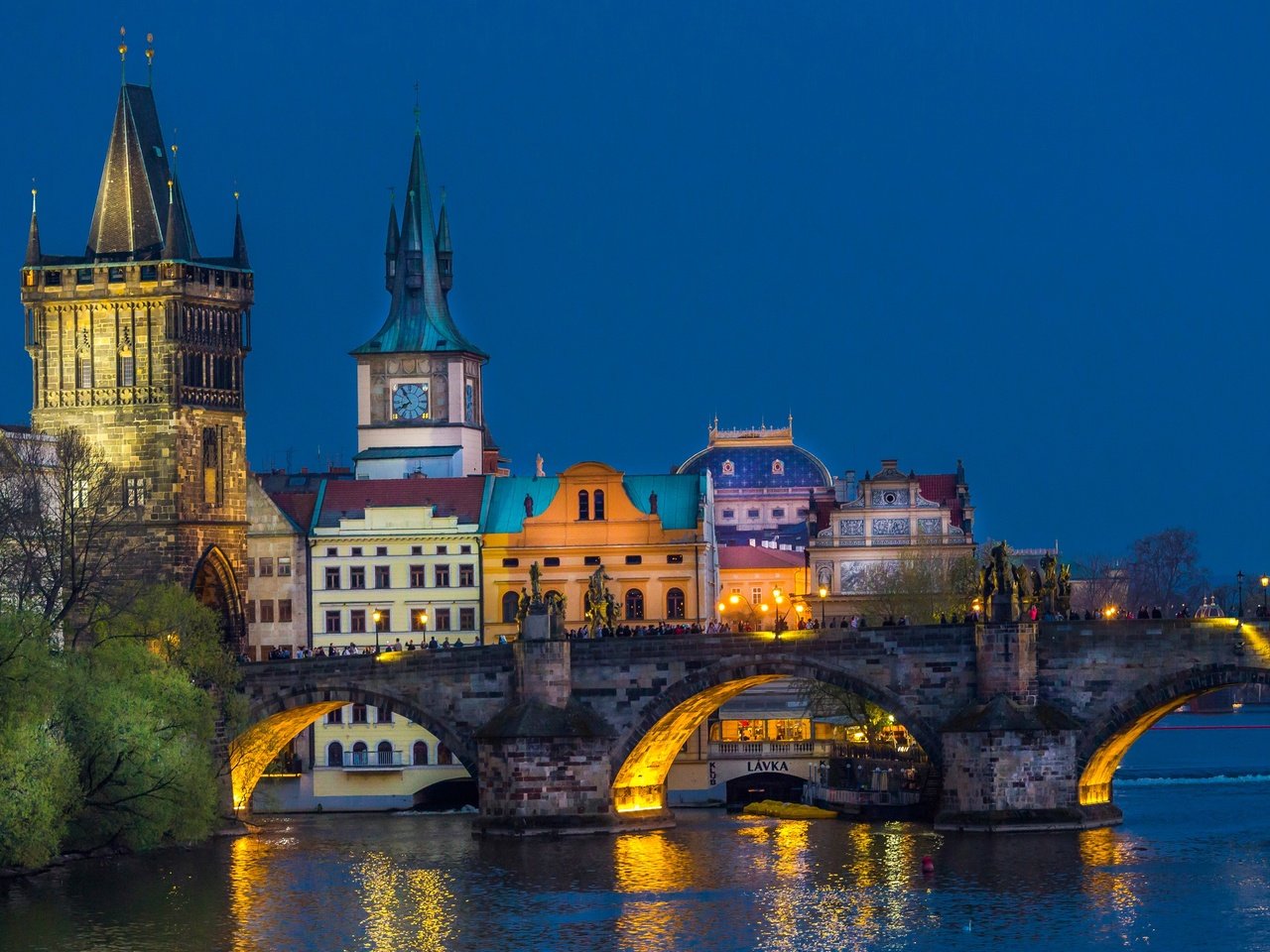 Обои огни, вечер, река, мост, дома, прага, карлов мост, чехия, lights, the evening, river, bridge, home, prague, charles bridge, czech republic разрешение 2700x1730 Загрузить