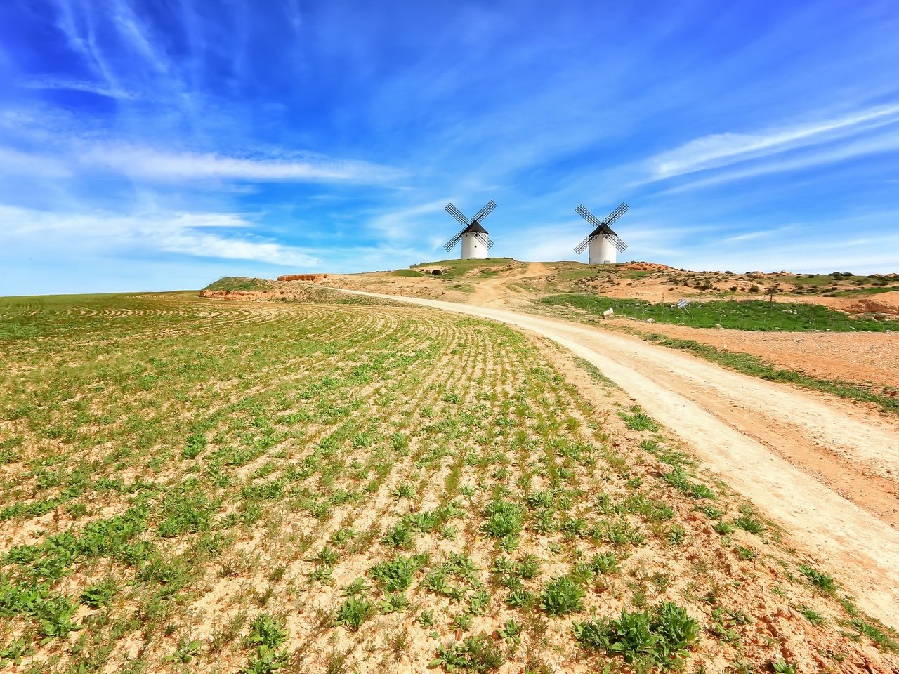 Обои небо, дорога, облака, поле, лето, мельница, molinos, castilla la mancha, the sky, road, clouds, field, summer, mill разрешение 2048x1365 Загрузить