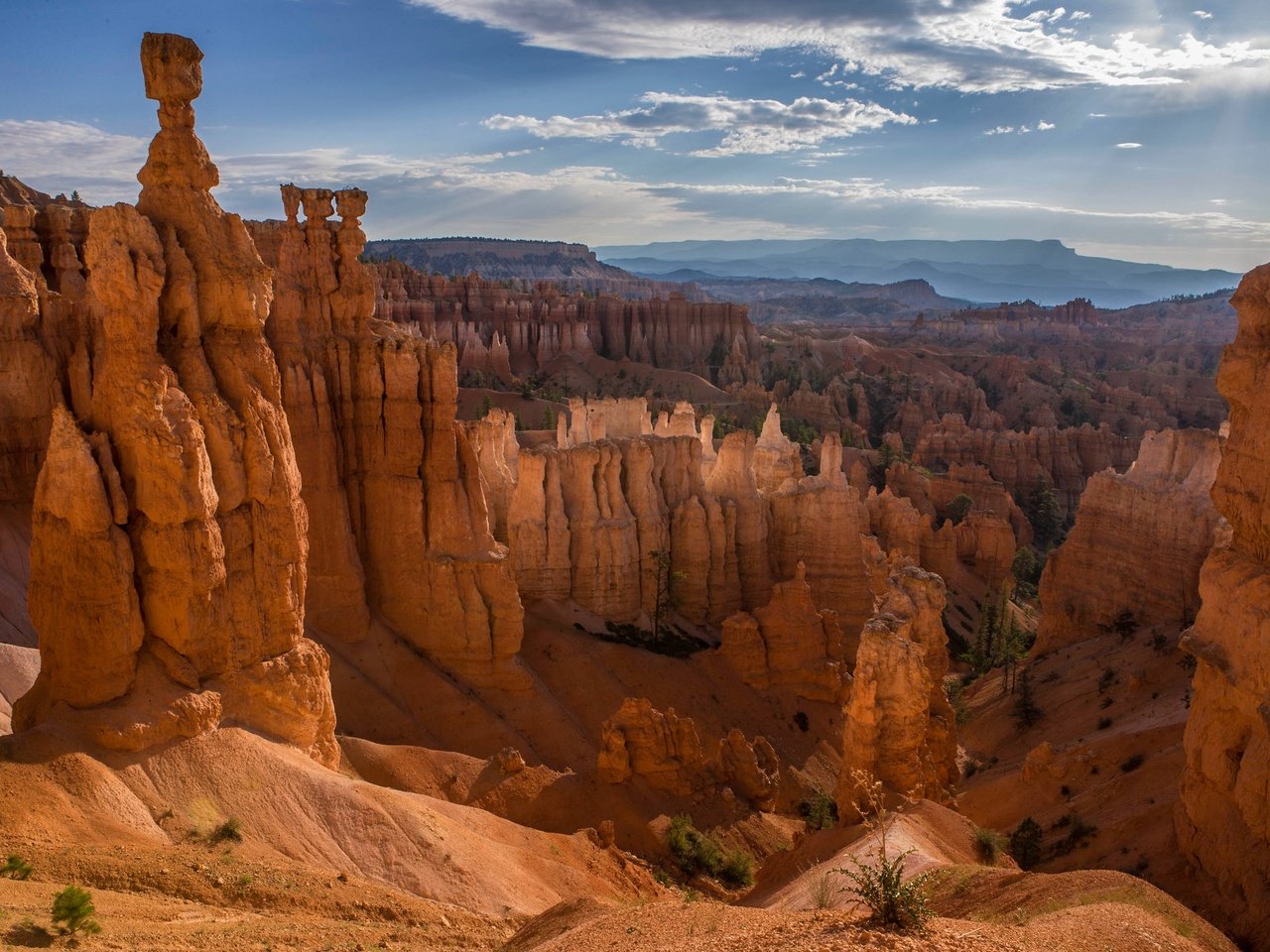 Обои горы, скалы, каньон, сша, ущелье, юта, брайс-каньон, mountains, rocks, canyon, usa, gorge, utah, bryce canyon разрешение 2048x1365 Загрузить