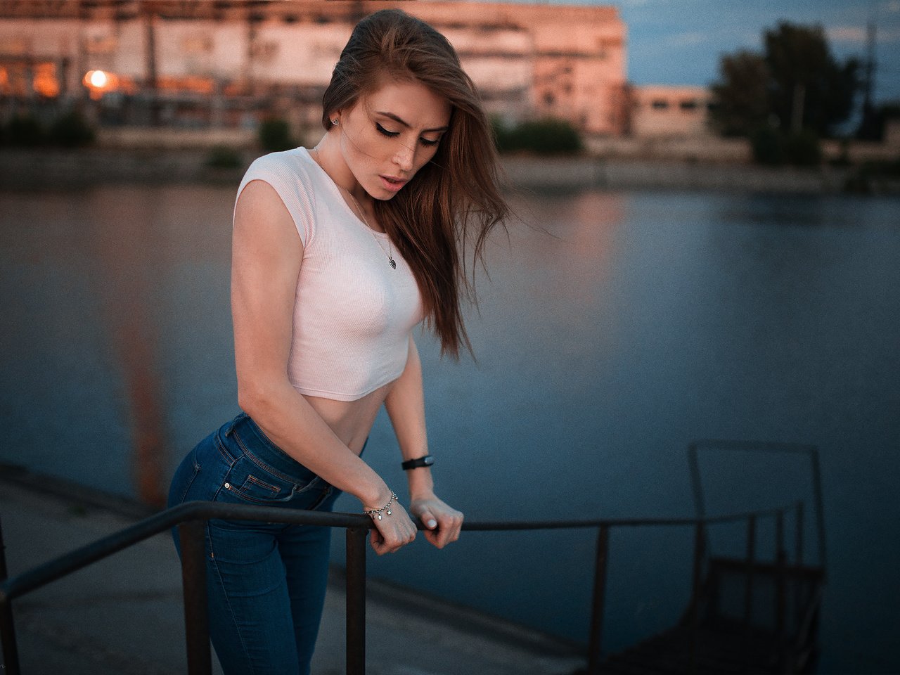 Обои девушка, брюнетка, модель, джинсы, волосы, лицо, dmitry sn, girl, brunette, model, jeans, hair, face разрешение 2048x1365 Загрузить