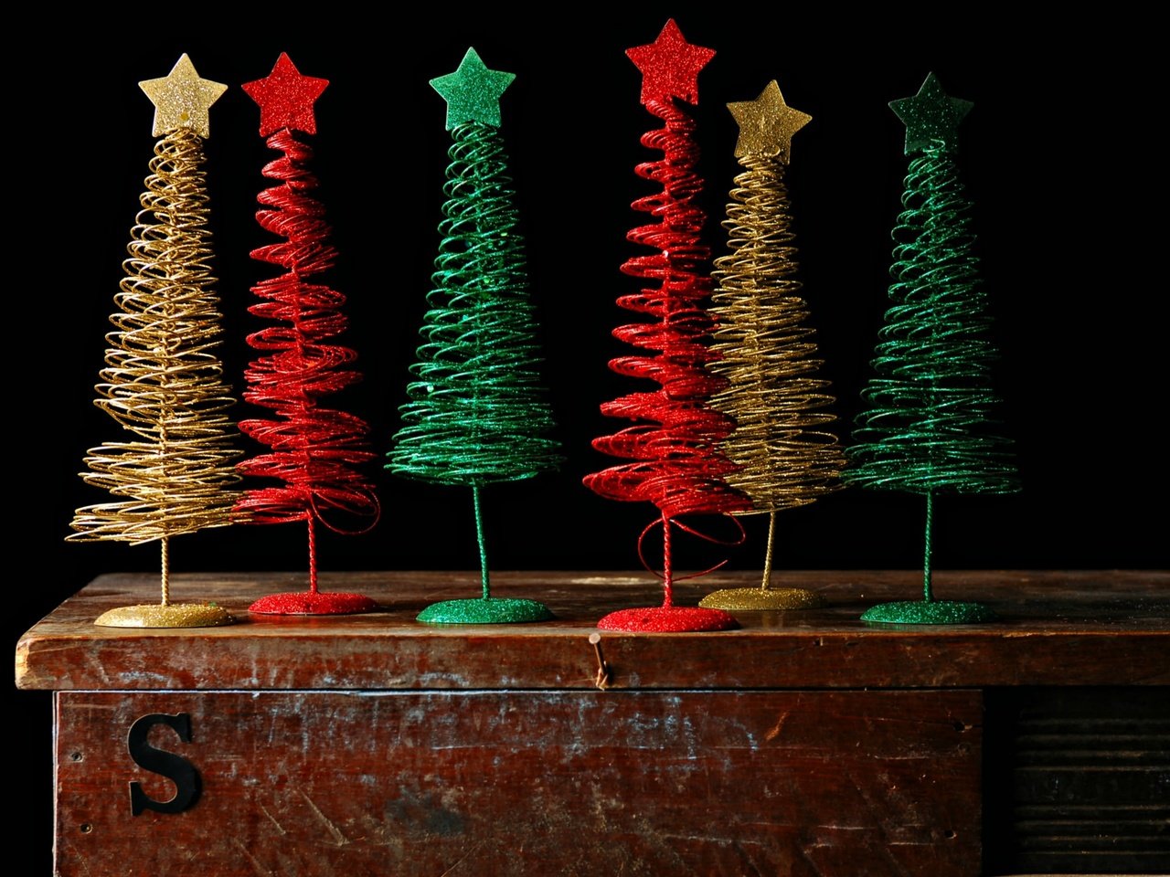 Обои новый год, фон, елки, игрушки, рождество, новогодние украшения, new year, background, tree, toys, christmas, christmas decorations разрешение 2048x1361 Загрузить