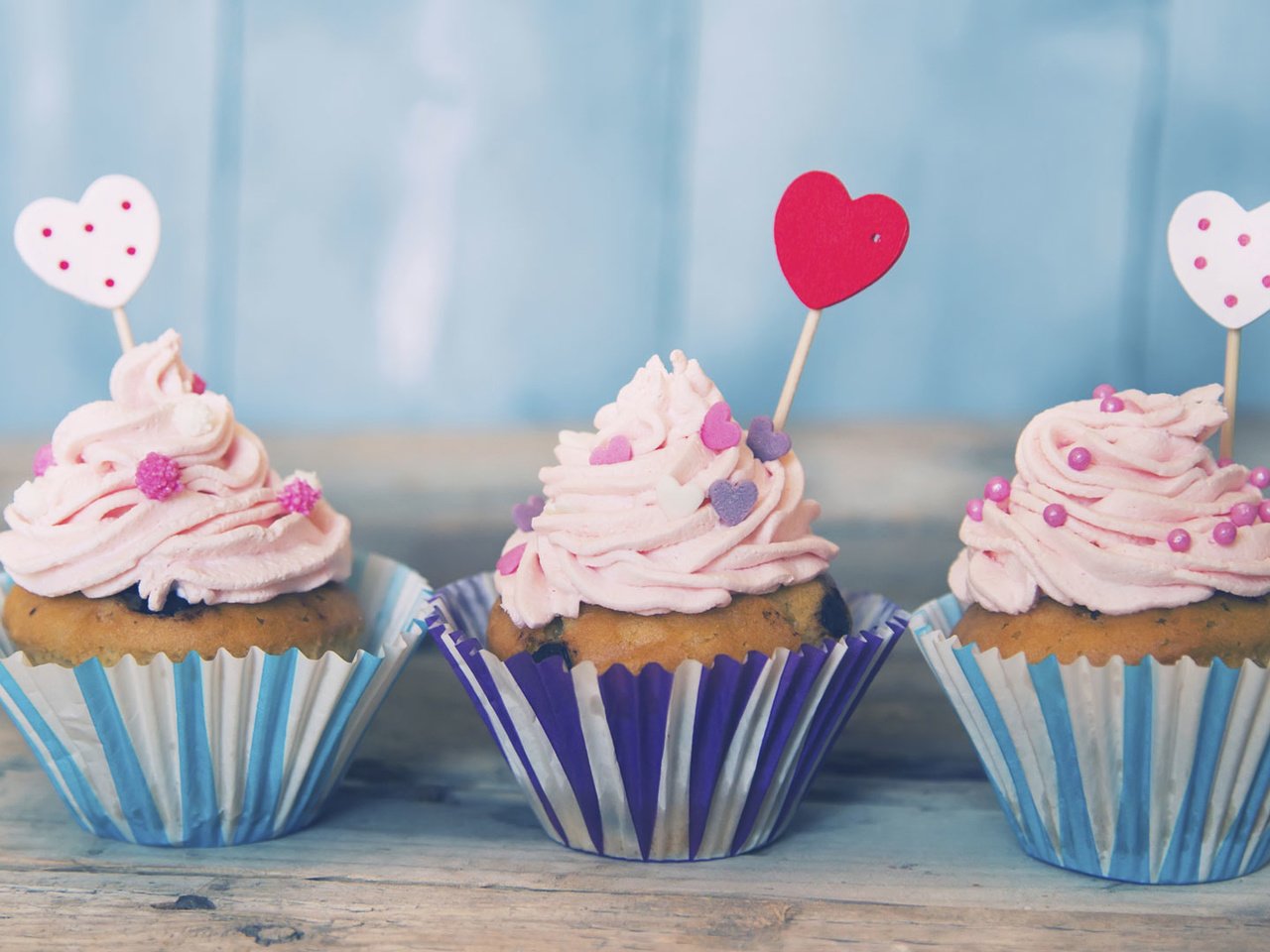 Обои сердечки, десерт, кексы, hearts, dessert, cupcakes разрешение 1920x1080 Загрузить