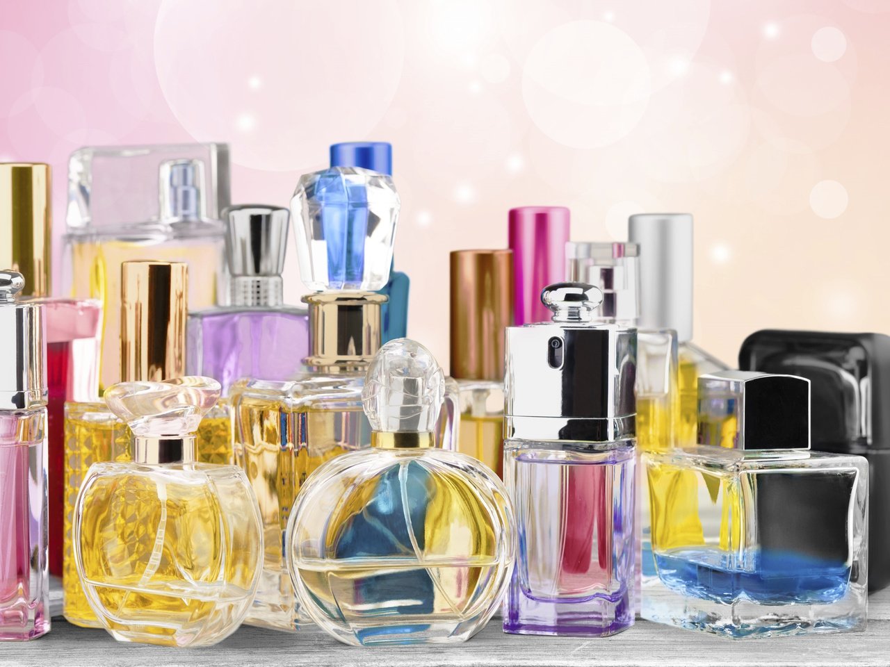 Обои флаконы, духи, парфюмерия, ароматы, bottles, perfume, flavors разрешение 3840x2400 Загрузить