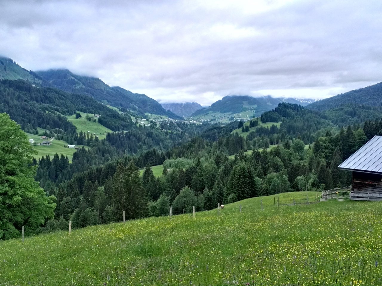 Обои деревья, горы, пейзаж, дом, долина, германия, trees, mountains, landscape, house, valley, germany разрешение 3248x1824 Загрузить