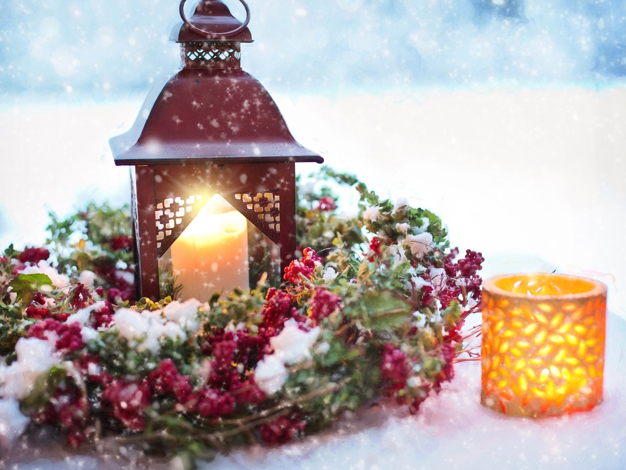 Обои снег, новый год, украшения, фонарь, свеча, рождество, венок, snow, new year, decoration, lantern, candle, christmas, wreath разрешение 3840x2400 Загрузить