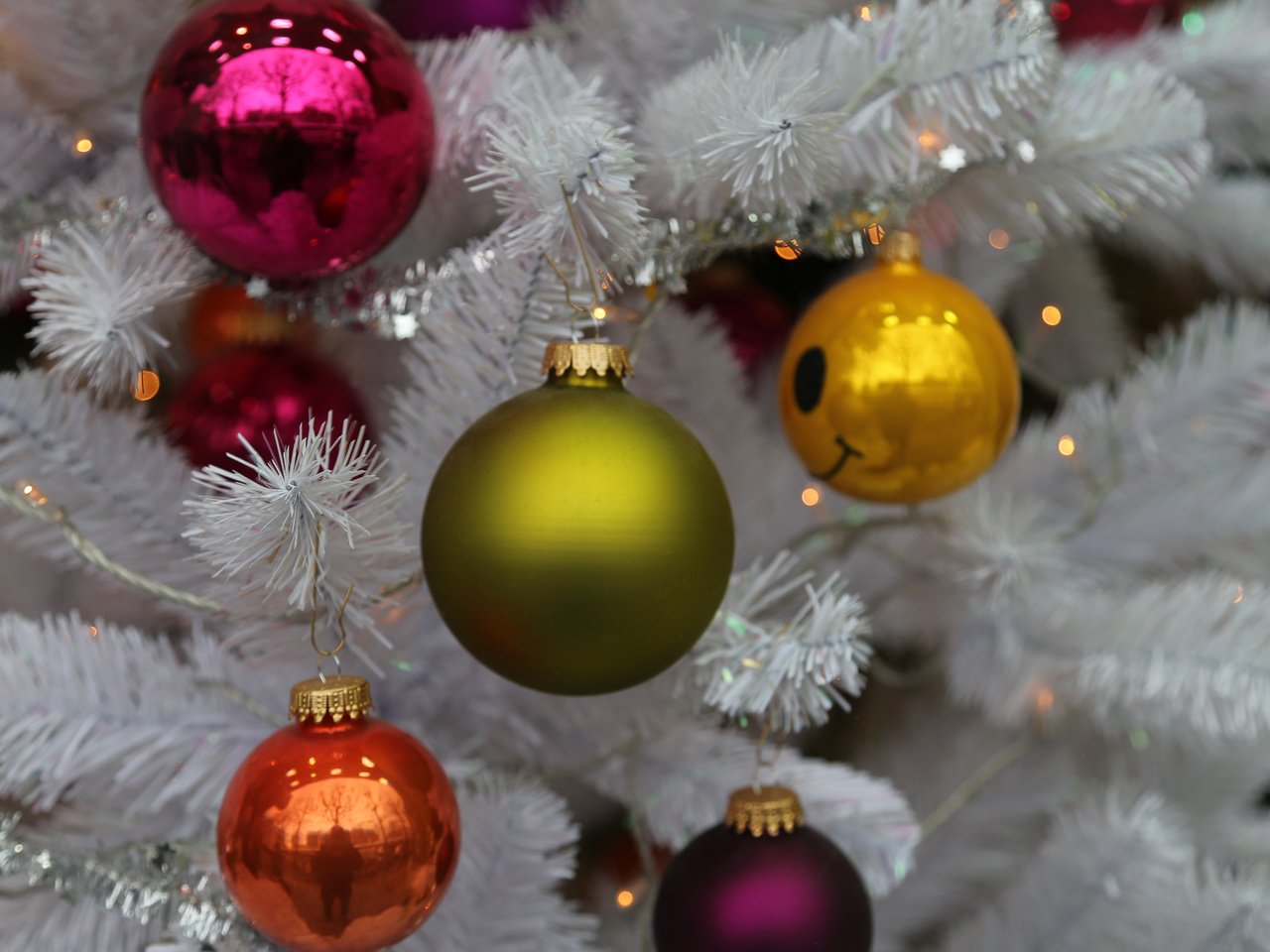 Обои новый год, елка, рождество, елочные игрушки, new year, tree, christmas, christmas decorations разрешение 3840x2400 Загрузить
