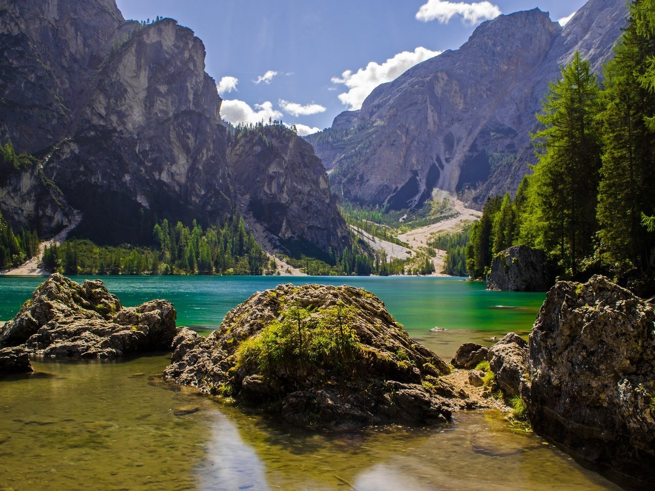 Обои озеро, горы, италия, доломитовые альпы, трентино-альто-адидже, lago di braies, braies, lake, mountains, italy, the dolomites, trentino-alto adige / südtirol разрешение 2048x1289 Загрузить