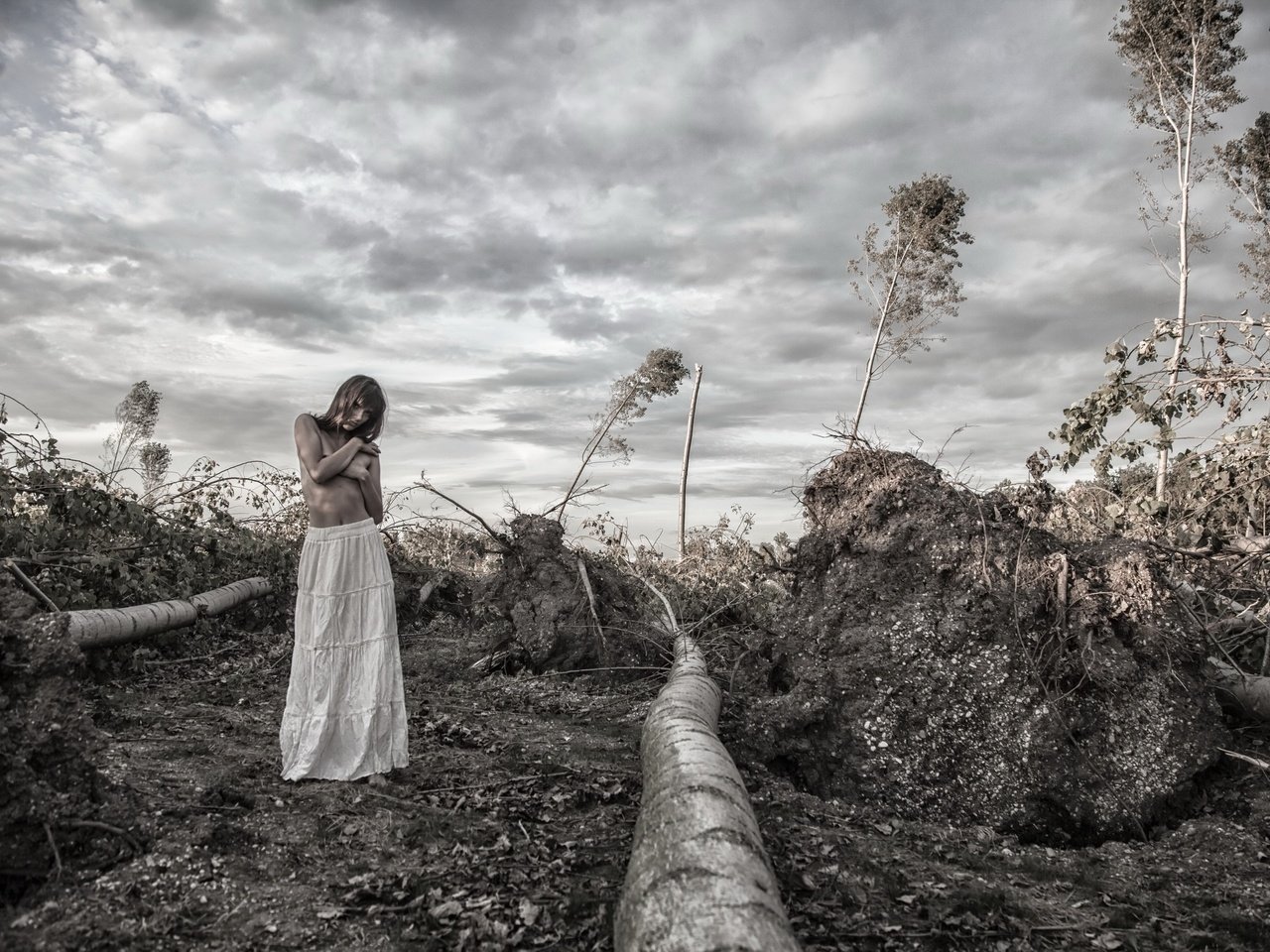 Обои небо, облака, природа, девушка, пейзаж, поза, волосы, лицо, the sky, clouds, nature, girl, landscape, pose, hair, face разрешение 2560x1707 Загрузить