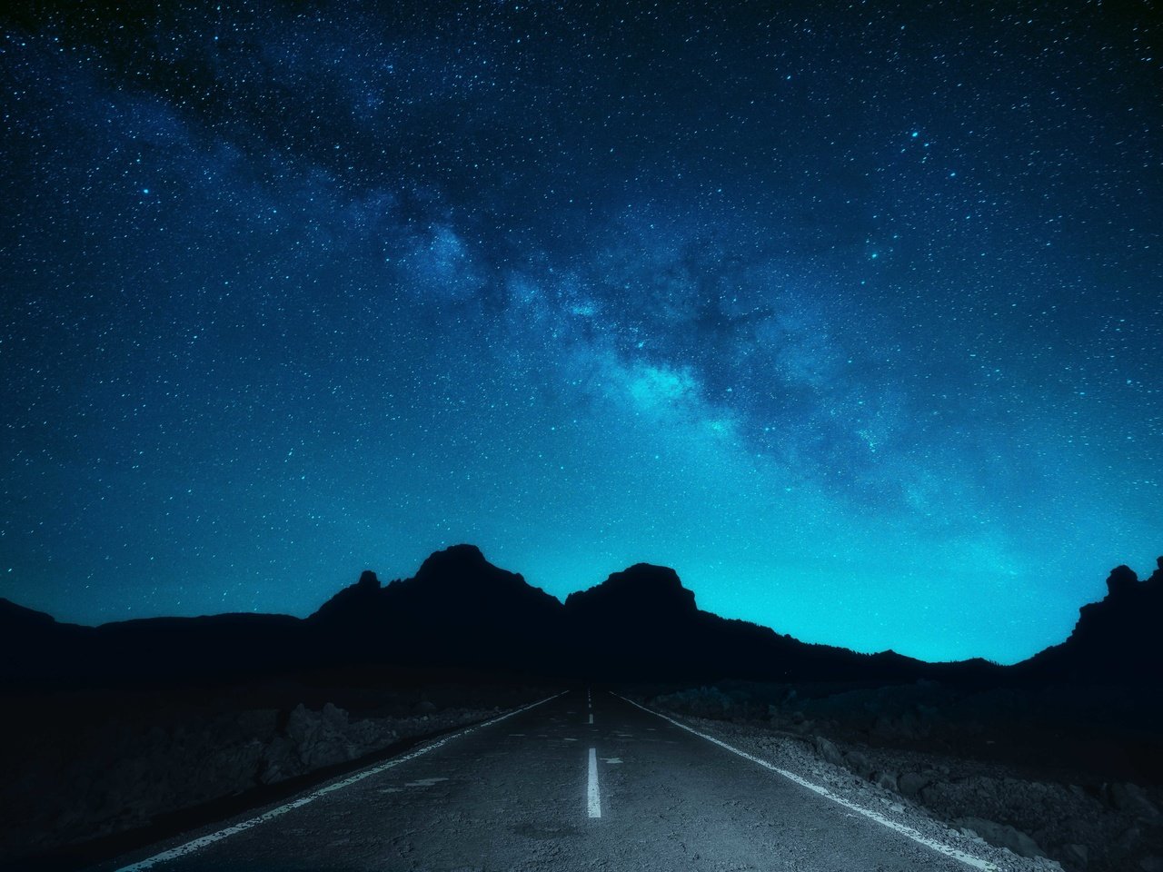 Обои небо, дорога, горы, природа, звезды, млечный путь, the sky, road, mountains, nature, stars, the milky way разрешение 7360x4912 Загрузить