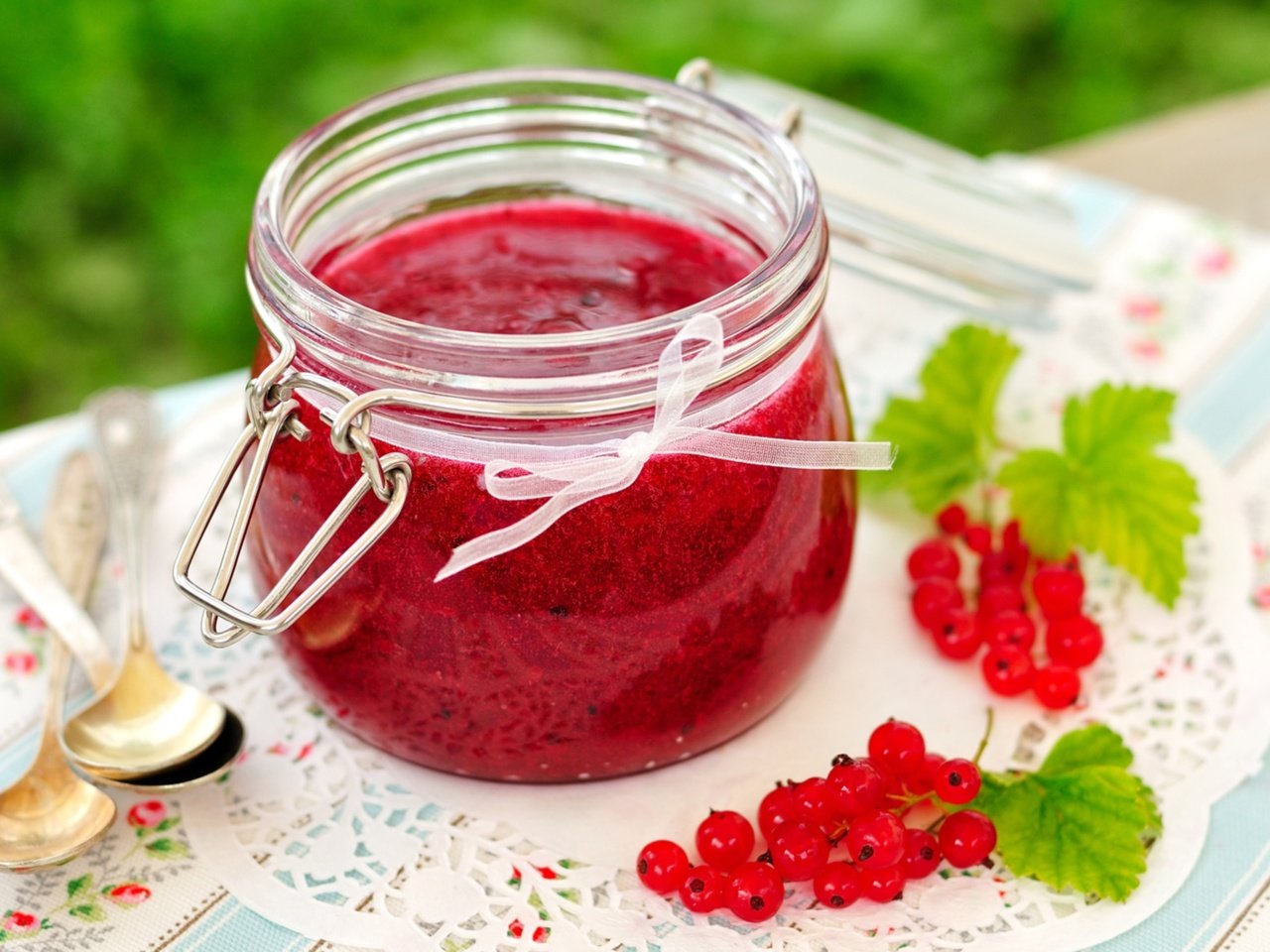 Обои джем, ягоды, банка, красная смородина, желе, смородина, варенье, jam, berries, bank, red currant, jelly, currants разрешение 1920x1275 Загрузить