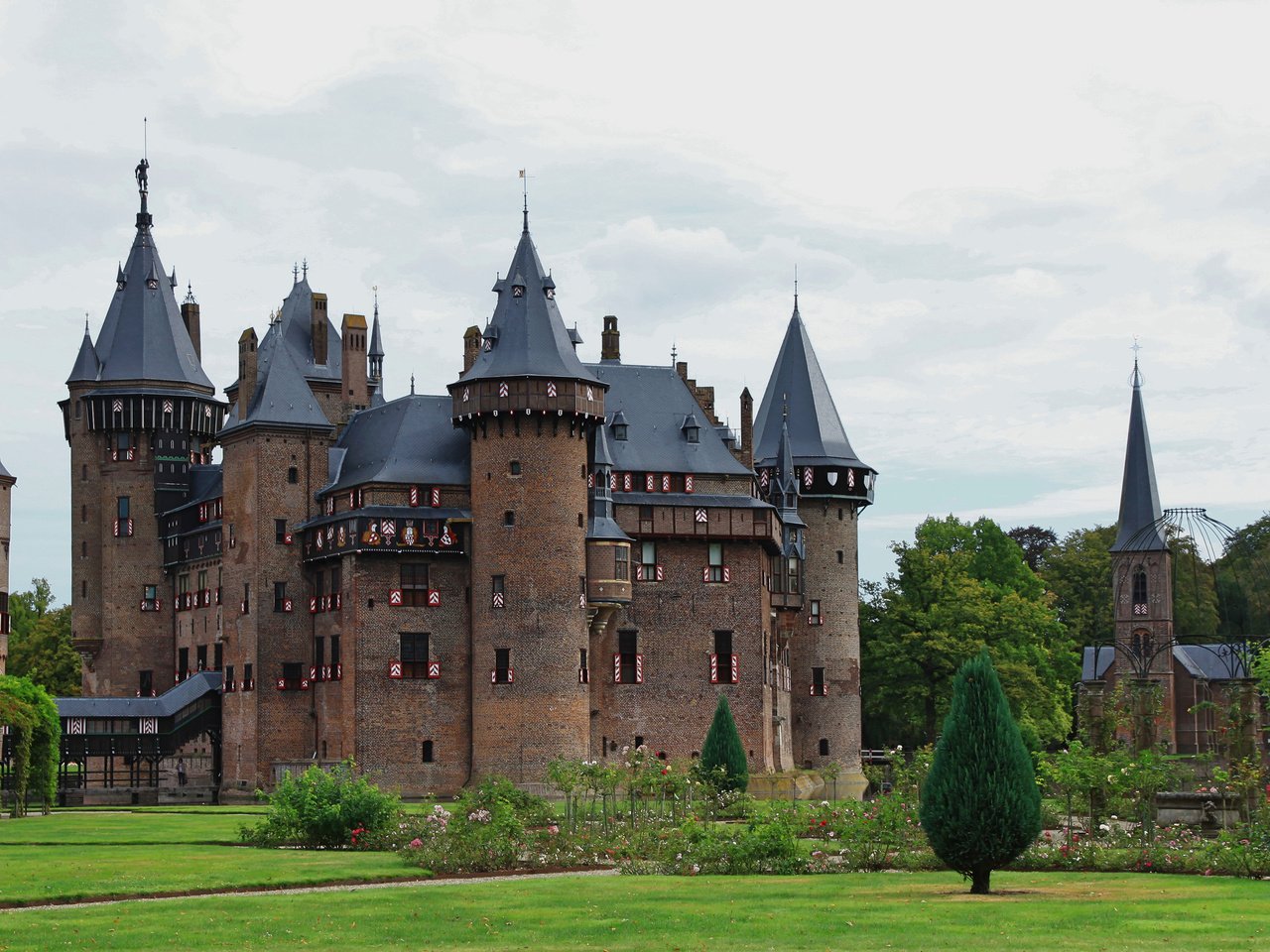 Обои небо, замок, нидерланды, газон, старинный, замок де-хаар, the sky, castle, netherlands, lawn, vintage, the castle de haar разрешение 3465x2000 Загрузить