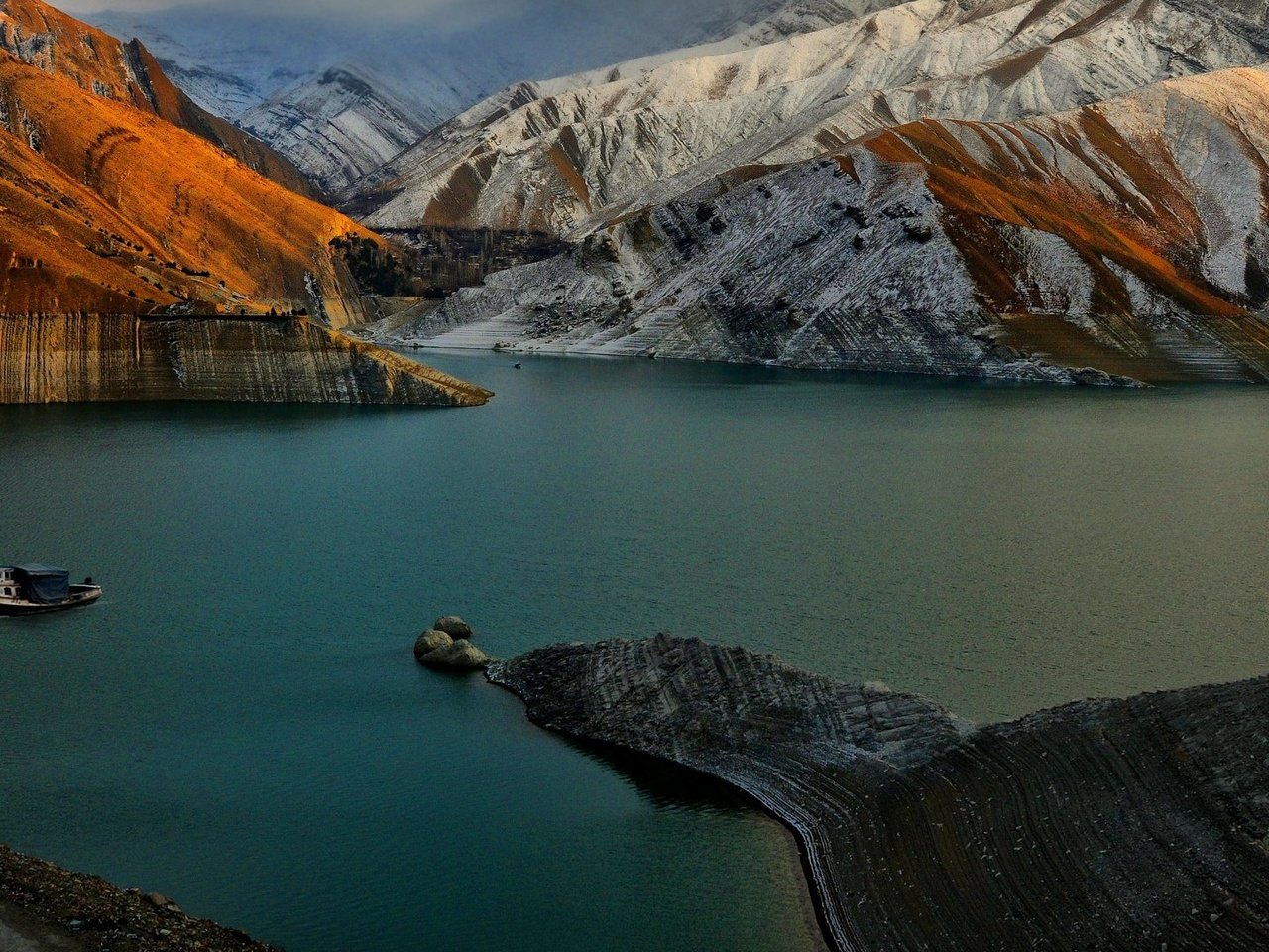 Обои небо, облака, озеро, горы, природа, иран, the sky, clouds, lake, mountains, nature, iran разрешение 2560x1080 Загрузить