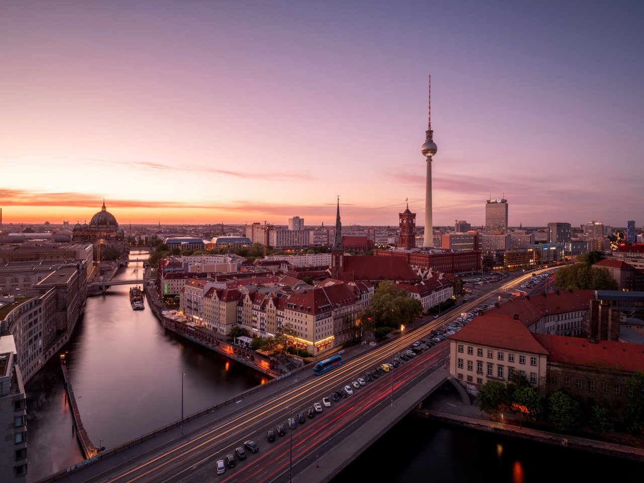 Обои закат, город, германия, берлин, sunset, the city, germany, berlin разрешение 2112x1188 Загрузить