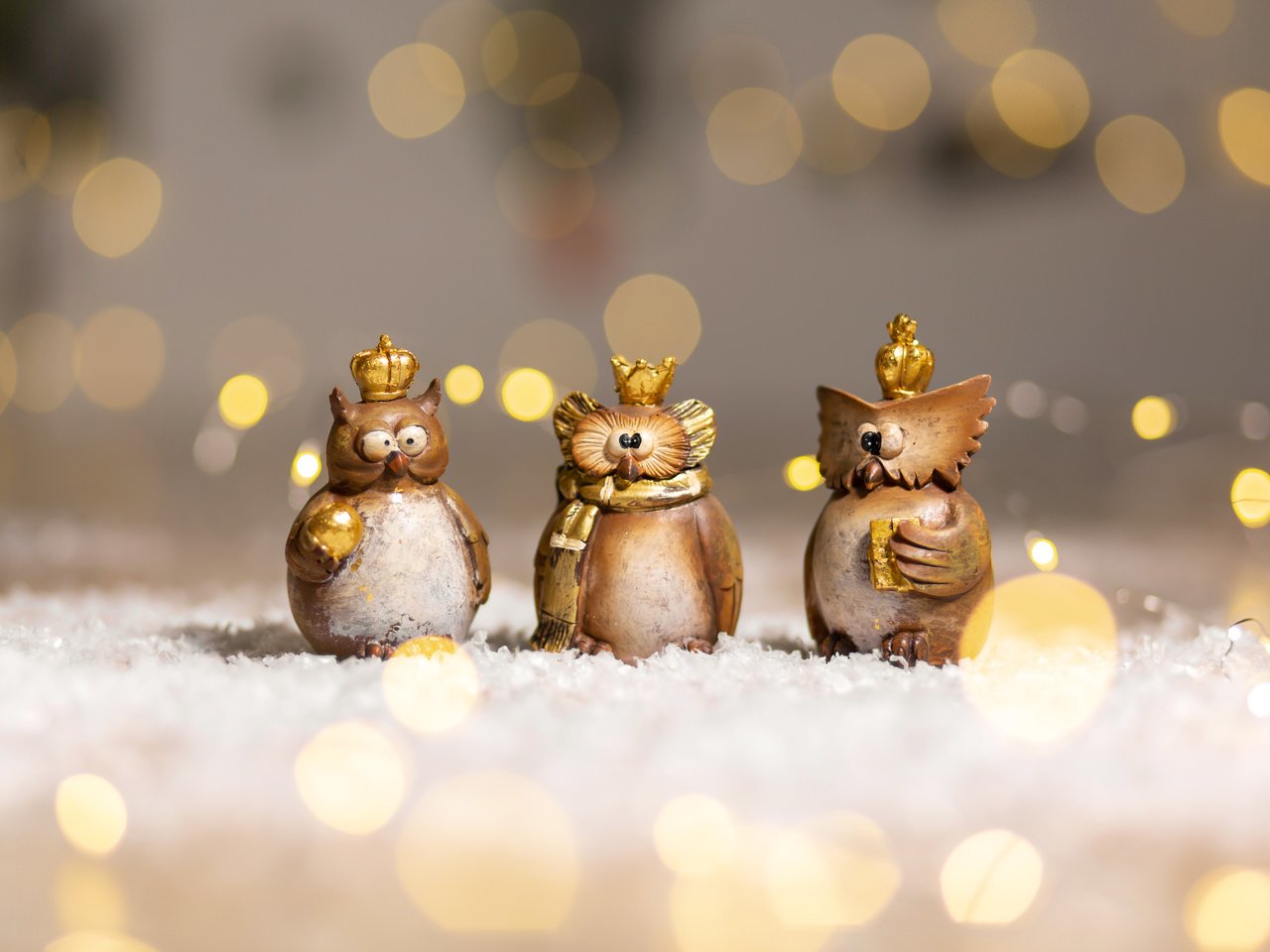 Обои сова, новый год, фон, фигурки, рождество, декор, owl, new year, background, figures, christmas, decor разрешение 5760x3840 Загрузить