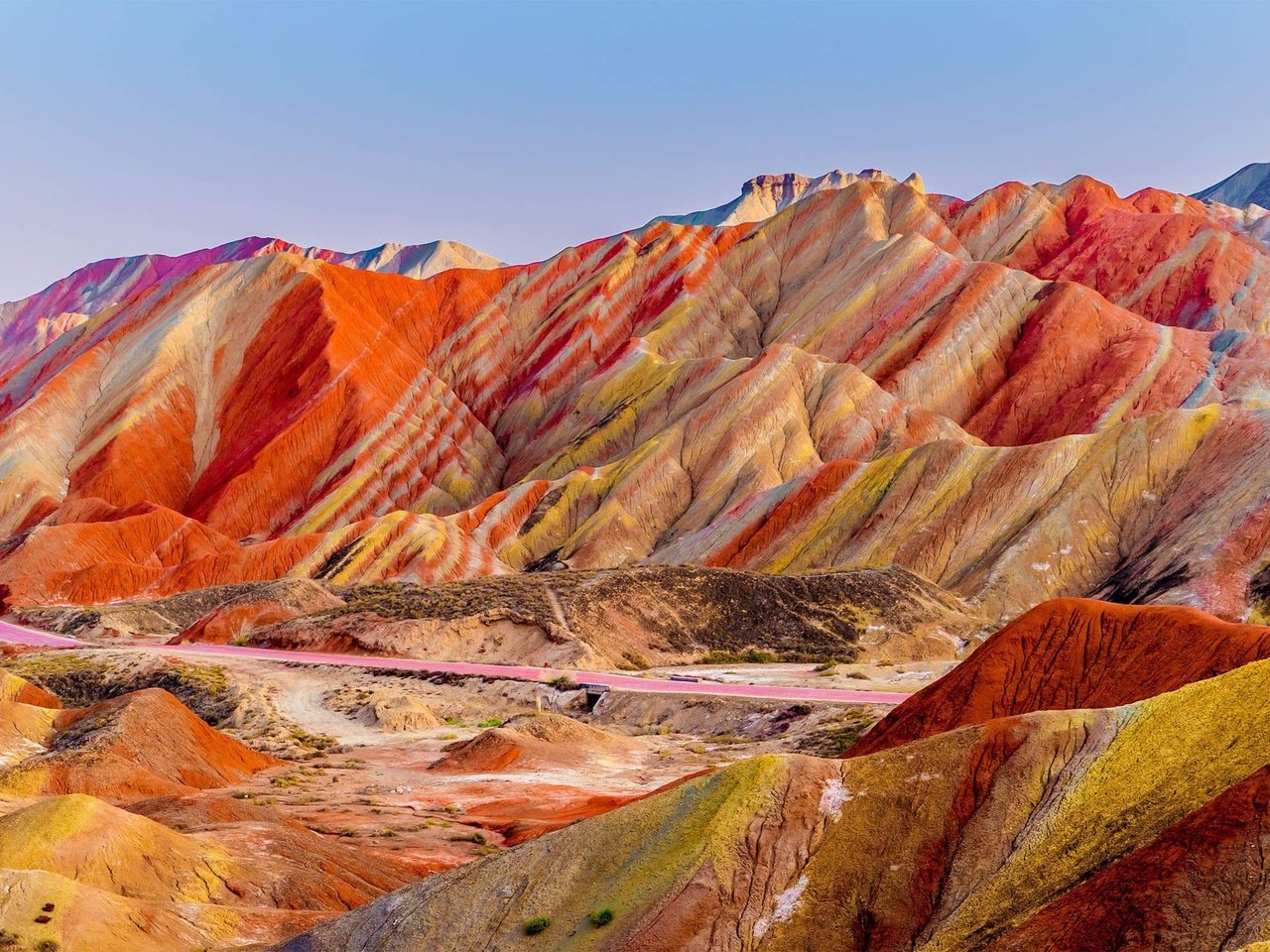 Обои облака, горы, скалы, китай, национальный парк, zhangye danxia, zhangye national geopark, colourful mountains, цветные горы, national geopark, clouds, mountains, rocks, china, national park, colorful mountains разрешение 2200x1467 Загрузить