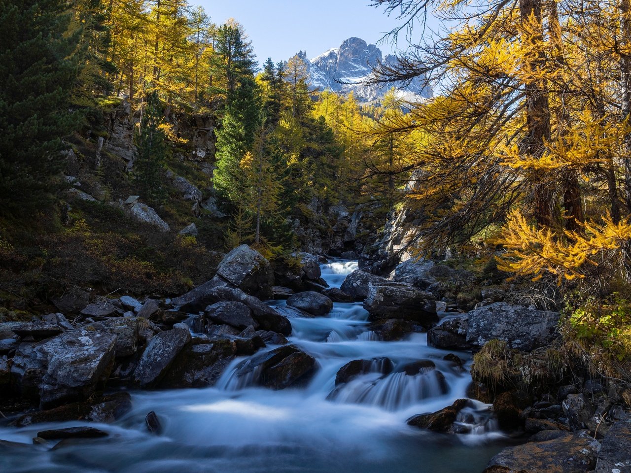 Обои деревья, река, горы, камни, лес, осень, франция, trees, river, mountains, stones, forest, autumn, france разрешение 5184x3456 Загрузить