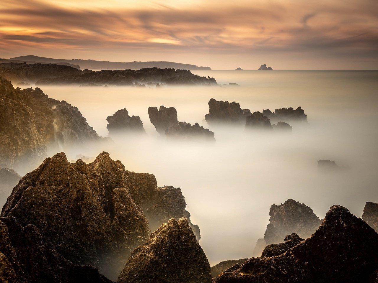 Обои небо, скалы, камни, берег, закат, море, туман, рассвет, the sky, rocks, stones, shore, sunset, sea, fog, dawn разрешение 3840x2160 Загрузить