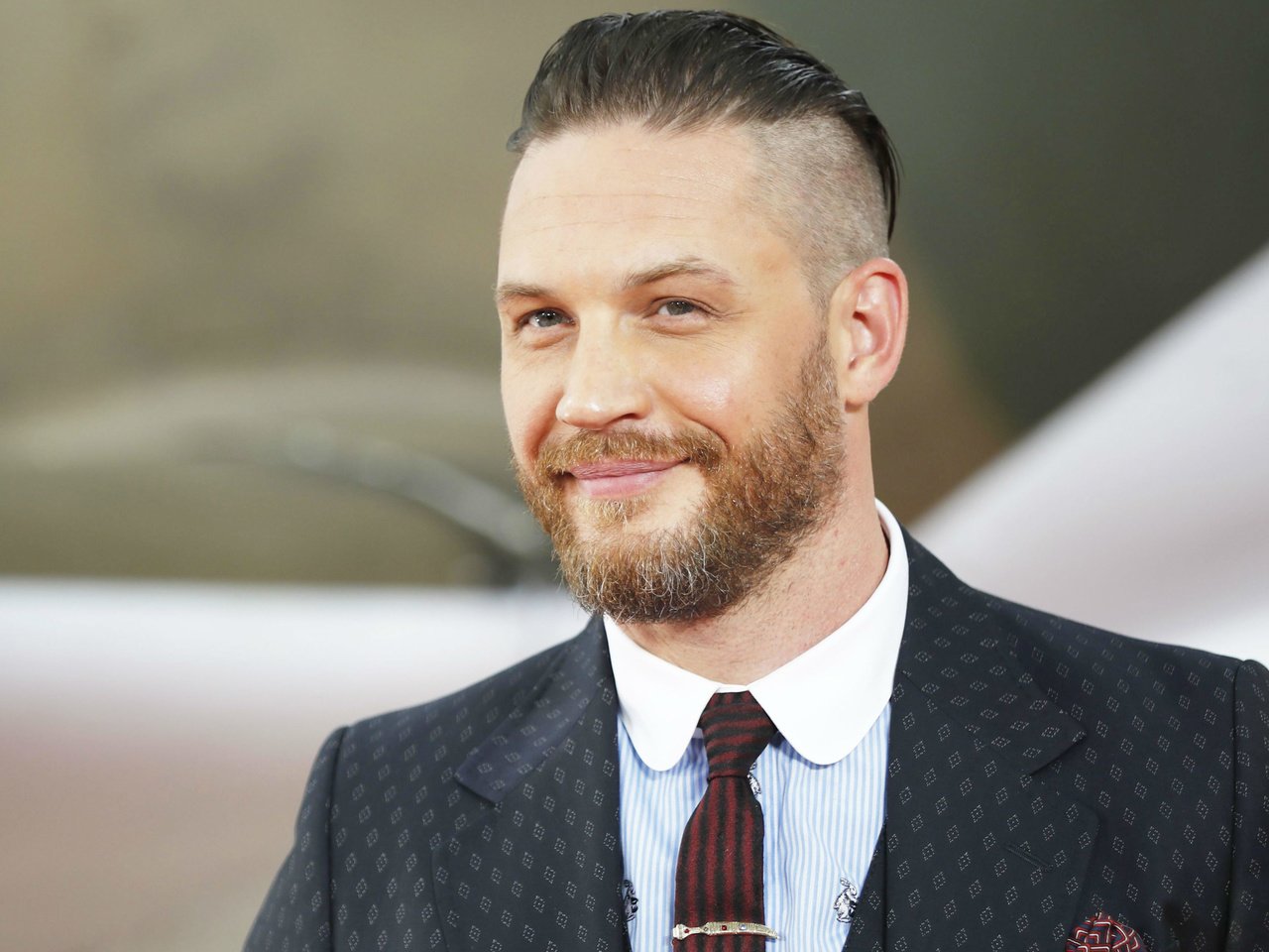 Обои улыбка, актёр, лицо, костюм, галстук, том харди, smile, actor, face, costume, tie, tom hardy разрешение 3983x2143 Загрузить