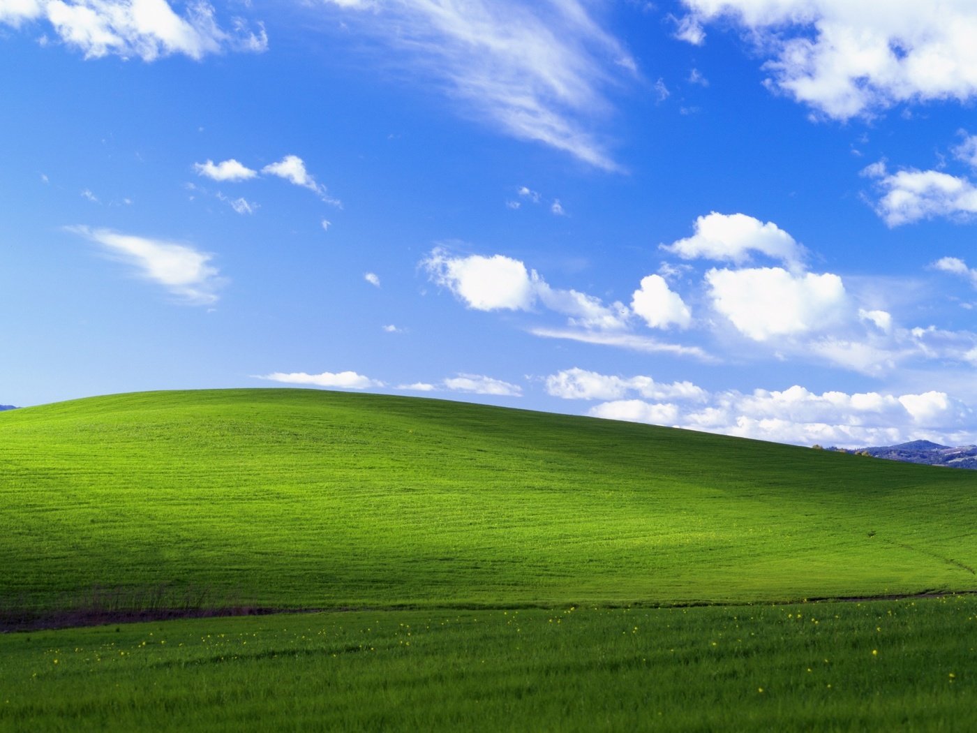 Обои небо, облака, поле, безмятежность, винда, the sky, clouds, field, serenity, windows разрешение 2560x1920 Загрузить