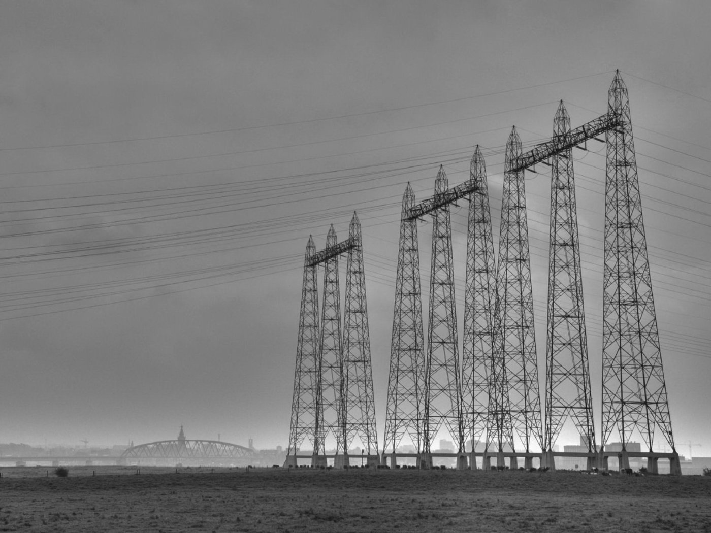 Обои черно-белая, лэп, black and white, power lines разрешение 1920x1440 Загрузить