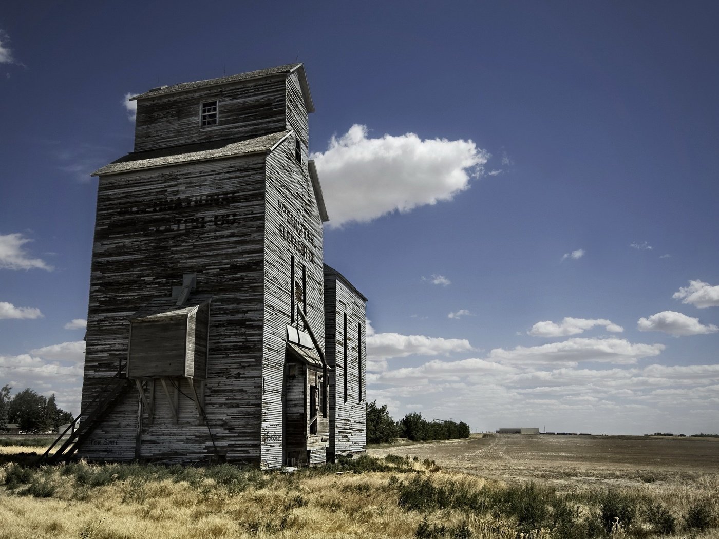 Обои облака, поле, здание, амбар, clouds, field, the building, the barn разрешение 2560x1600 Загрузить